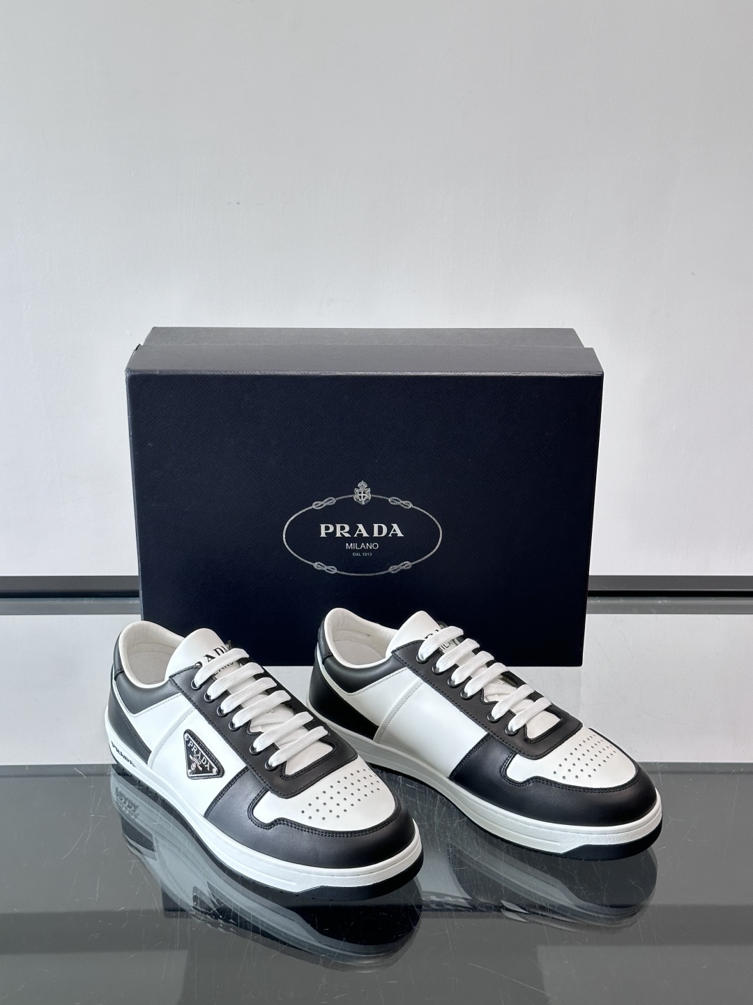 Giày Prada