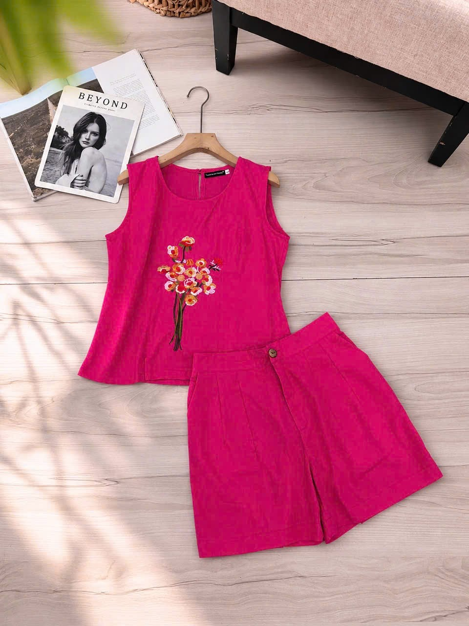 Bộ linen bột đùi áo sát nách xẻ tà thêu bó hoa_thumbnail_1