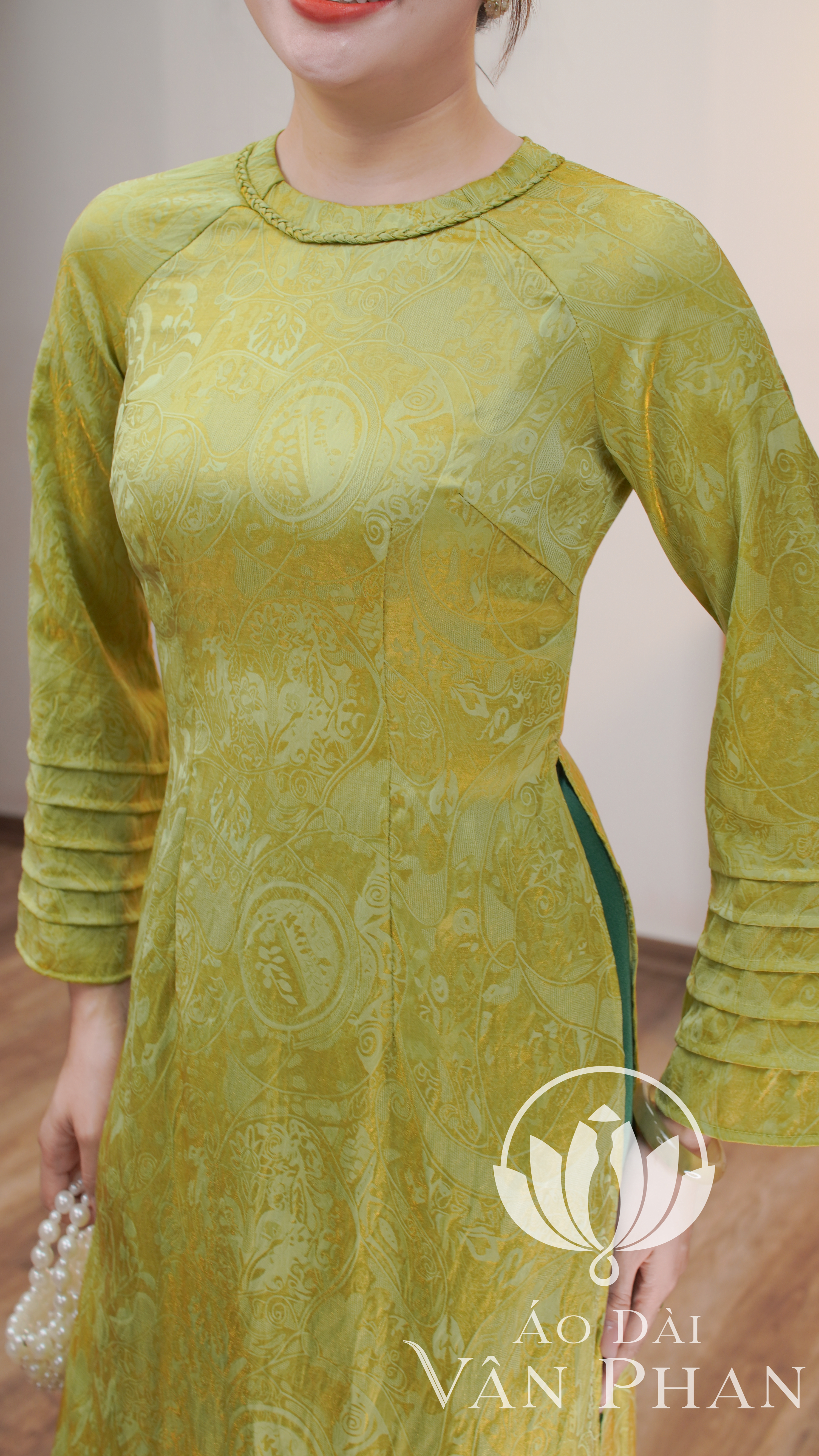A3377 áo dài cổ khít tay loe dài cốm tencel