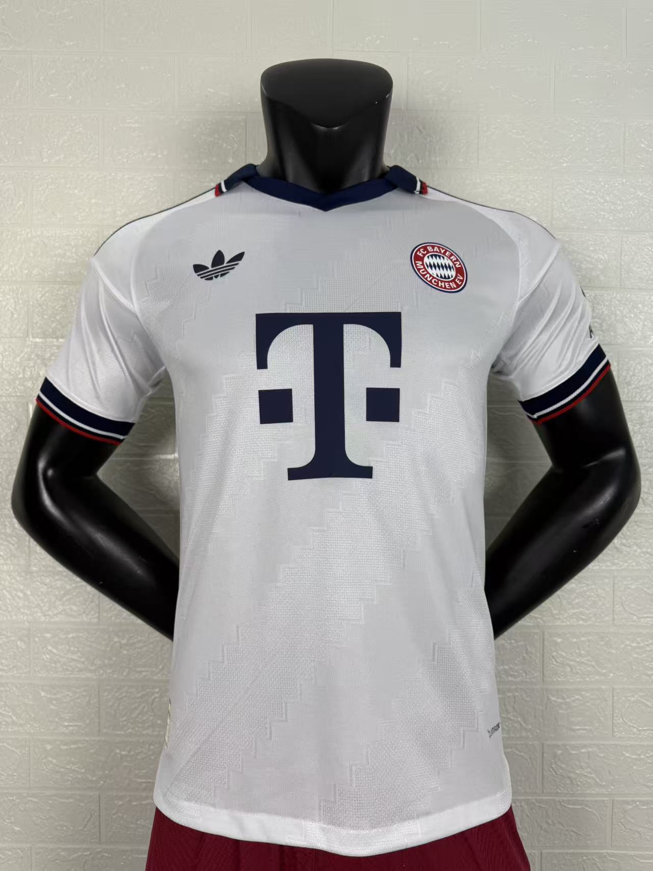 Áo Bayern sân khách trắng mùa giải 26/27 SF