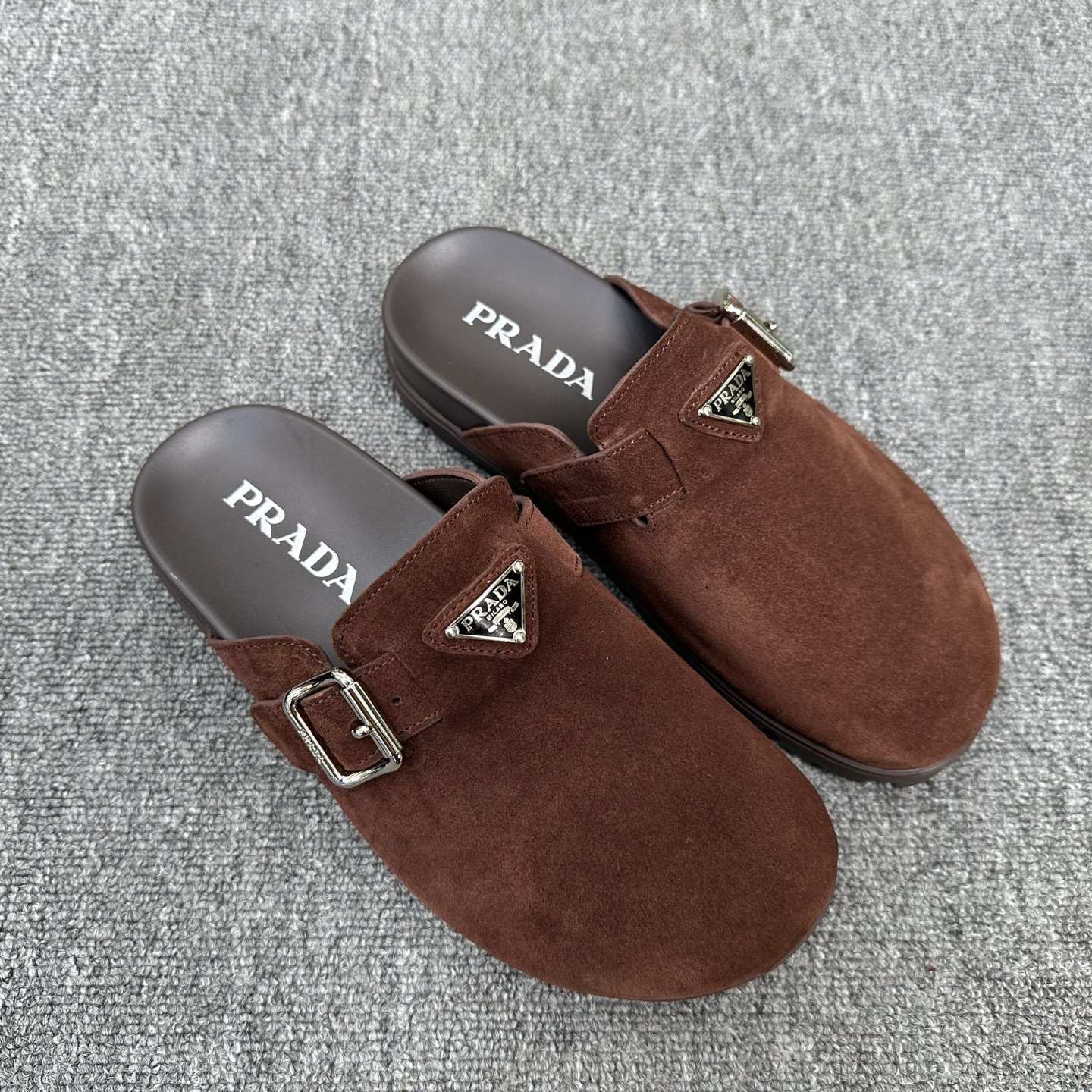 Sục PRADA