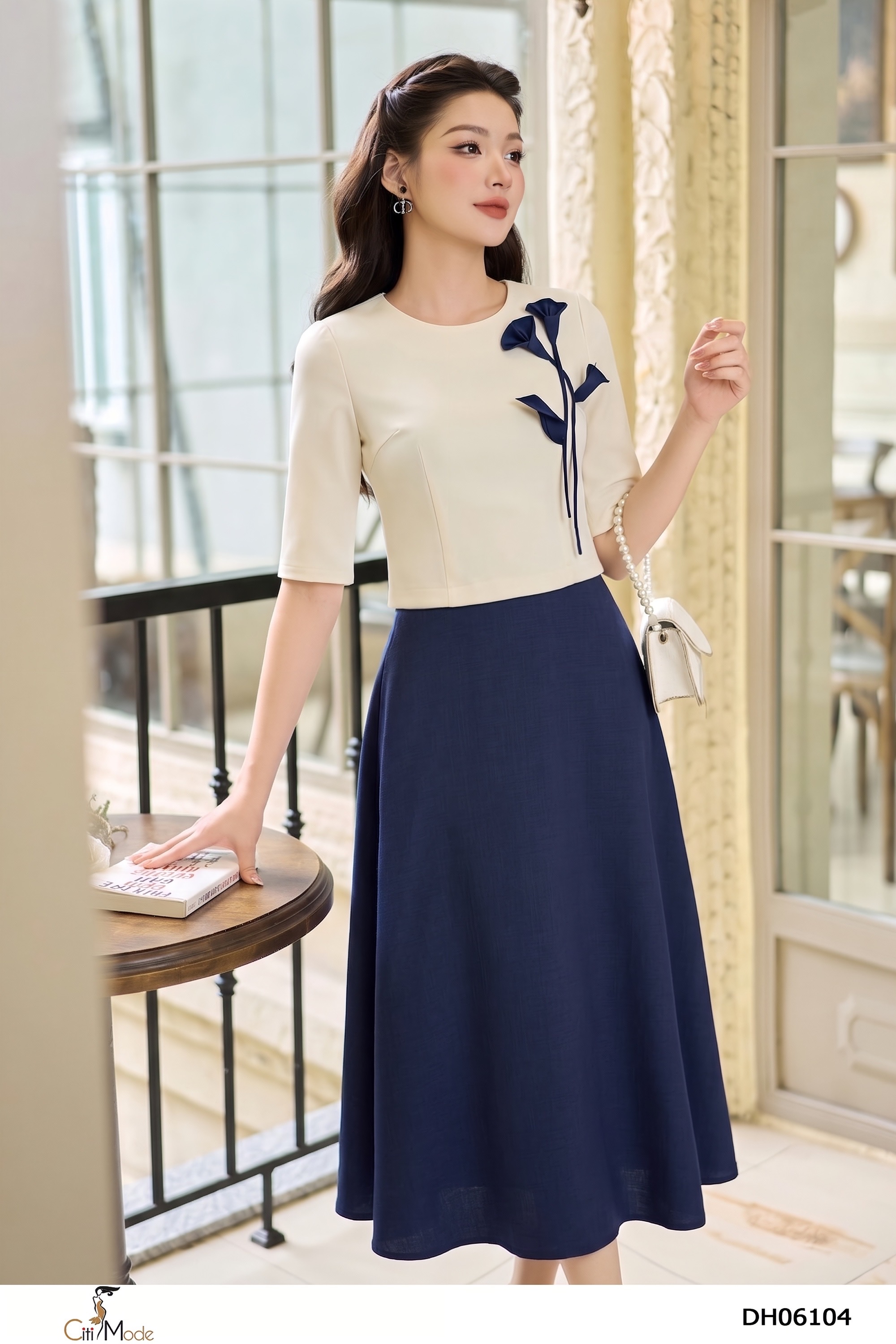 Đầm xòe xanh đen phối áo croptop đính hoa tay lỡ