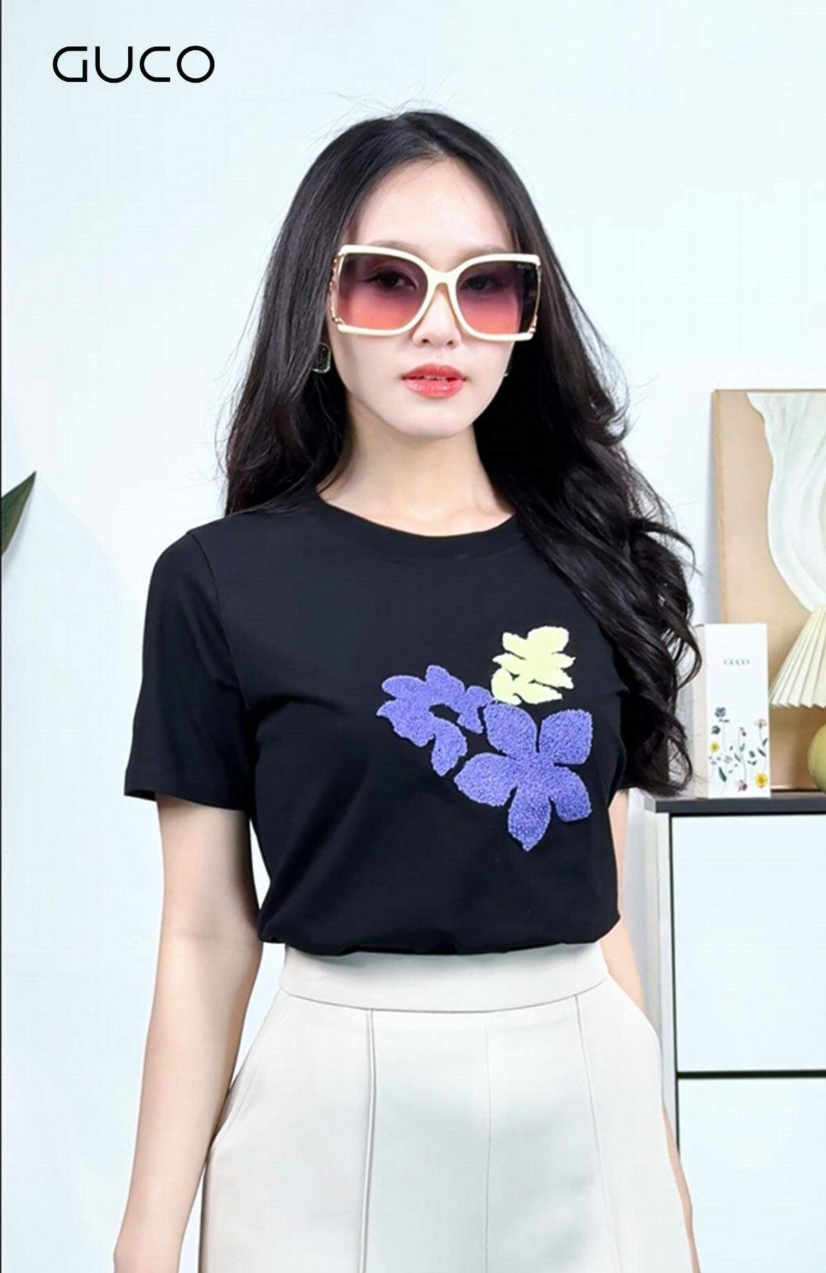 ÁO THUN TAY NGẮN HOA THÊU - ĐEN