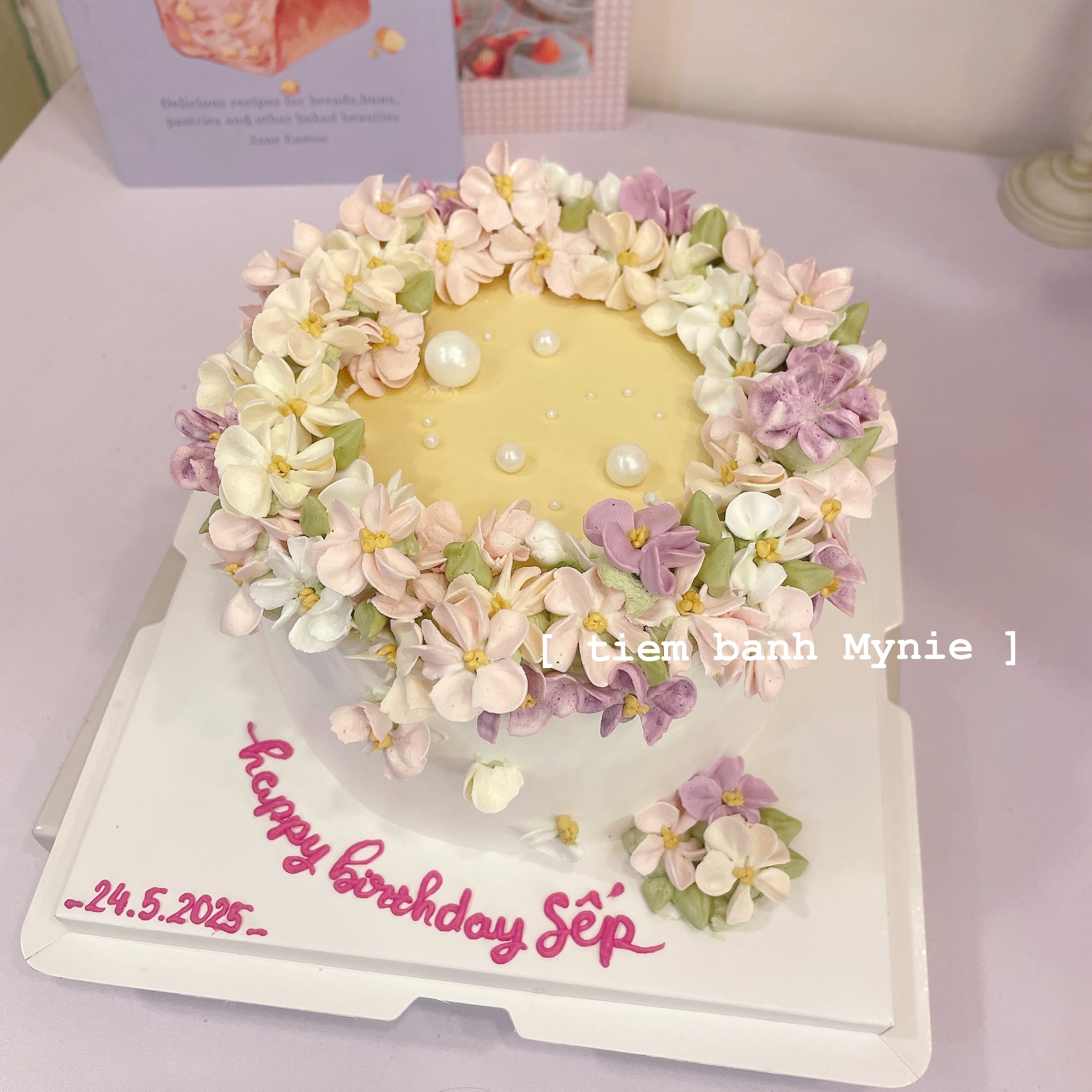 Bánh kem trang trí hoa - MH0165