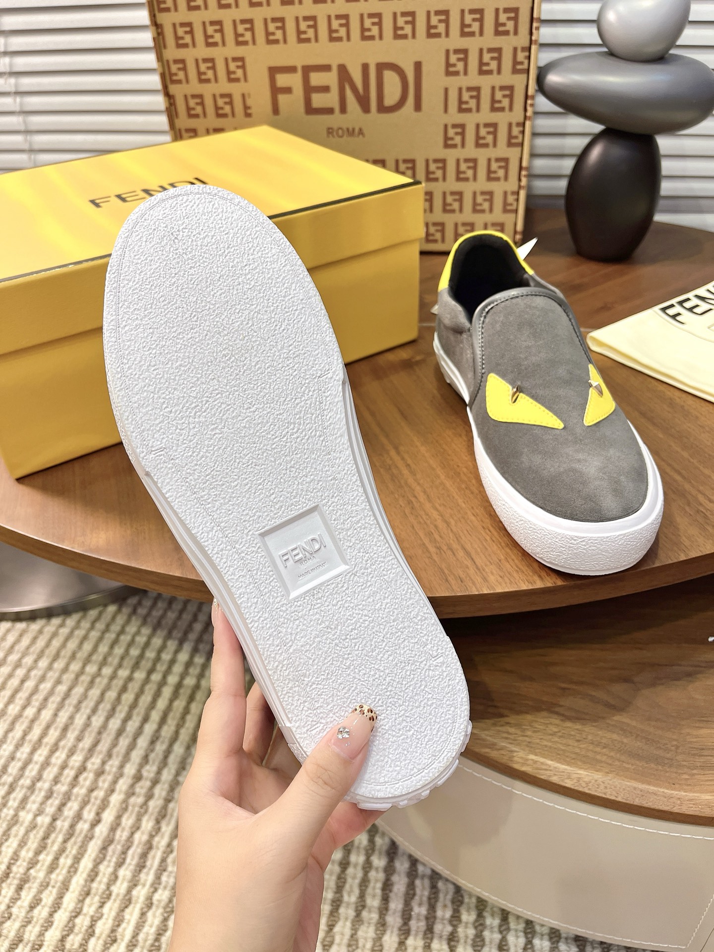Giày Slipon Fendi