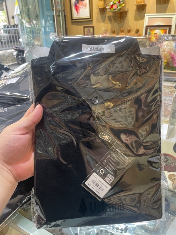 Áo thun đen Polo size L Vucano