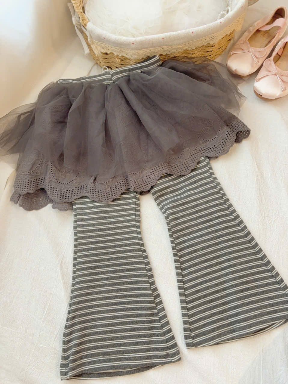 UC54 - Quần legging loe kẻ đen trắng liền cạp váy UCEE 276065_thumbnail_0