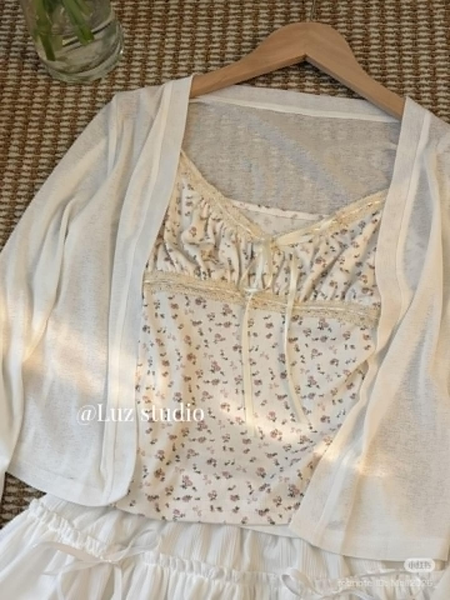 Lucas - Set áo thun 2 dây viền ren đính nơ hoa nhí + áo cardigan trơn basic_thumbnail_3