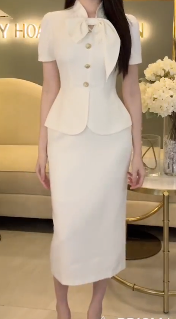 Đầm Bút Chì Phối Khăn Cổ Cúc Đồng_thumbnail_6