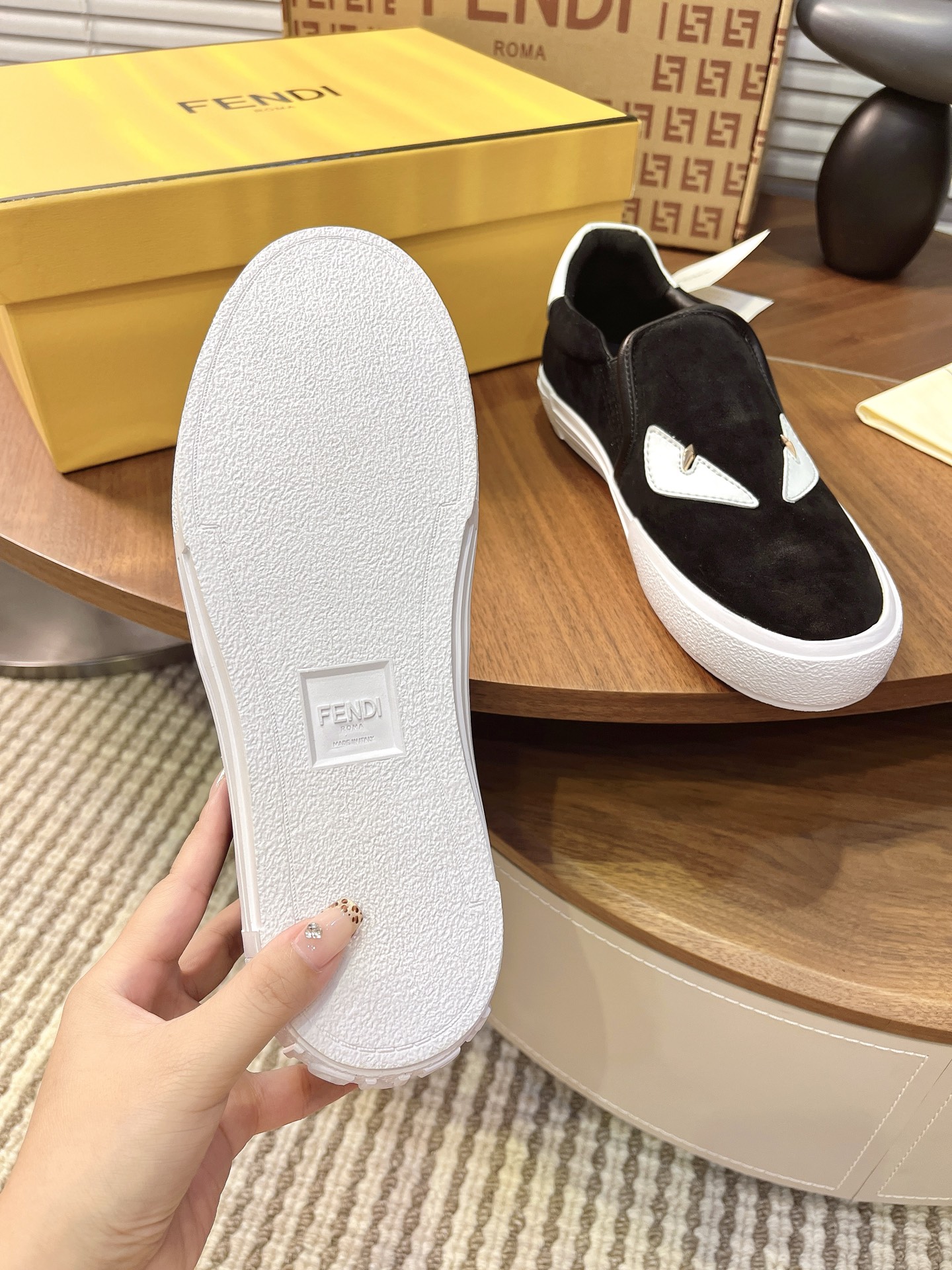 Giày Slipon Fendi