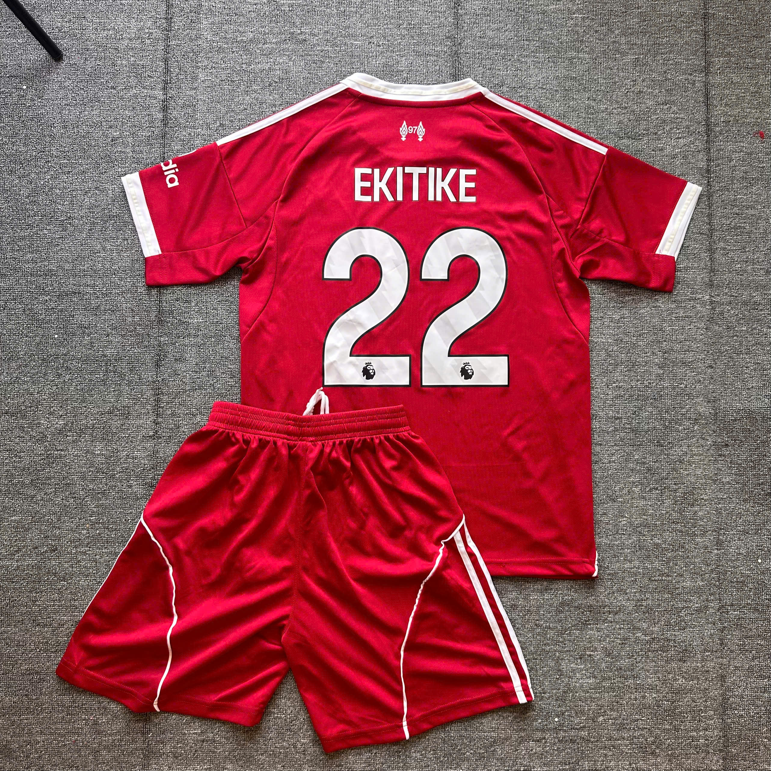 SALE 21 - Size: S