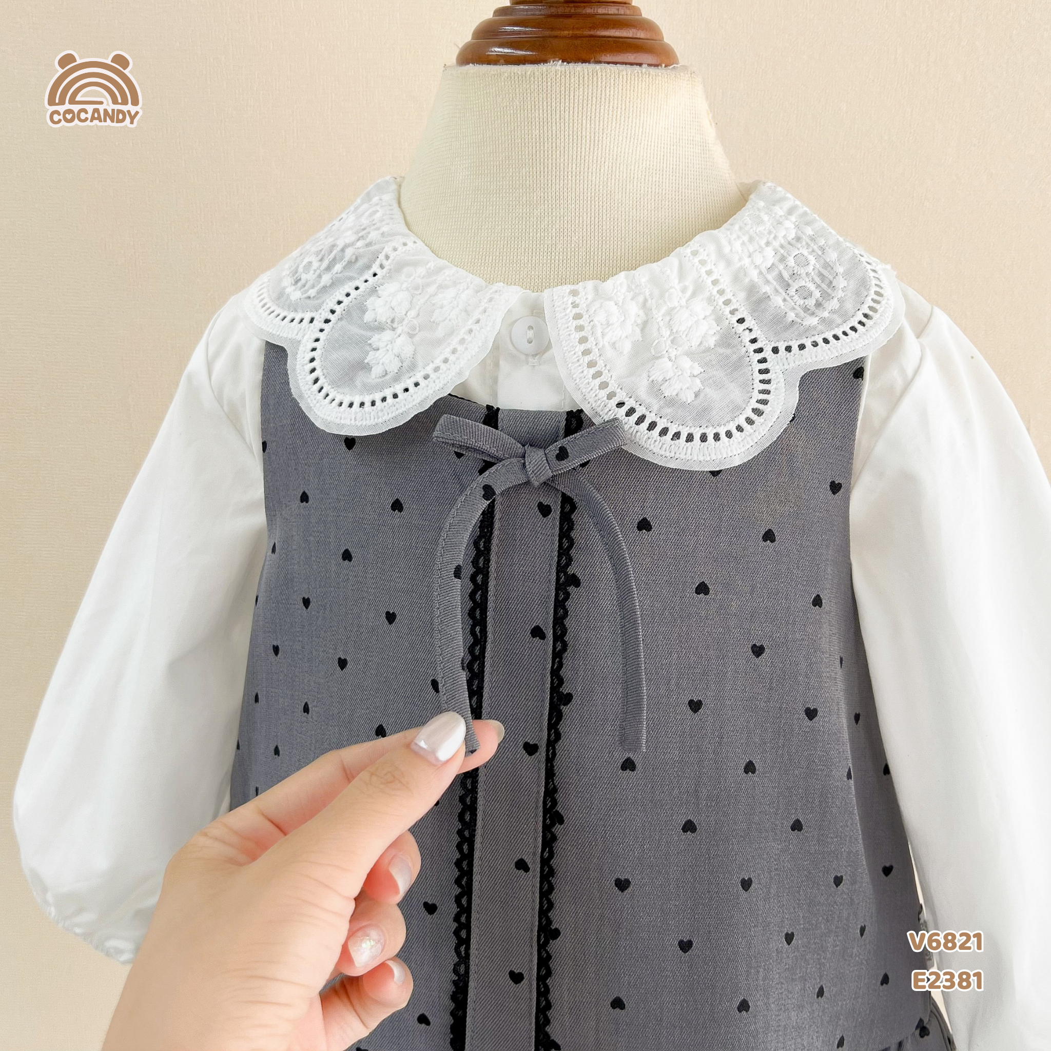 Váy yếm GHI họa tiết trái tim đen_thumbnail_3