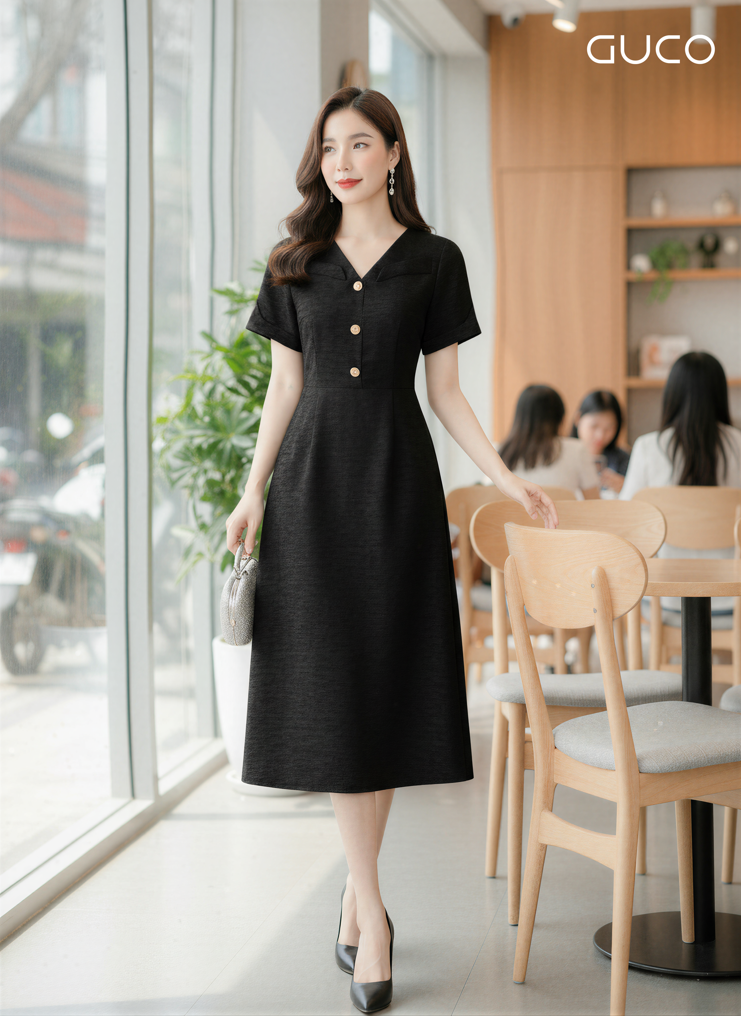 ĐẦM  A TAFFTA CỔ TIM  ĐÍNH  NÚT - ĐEN