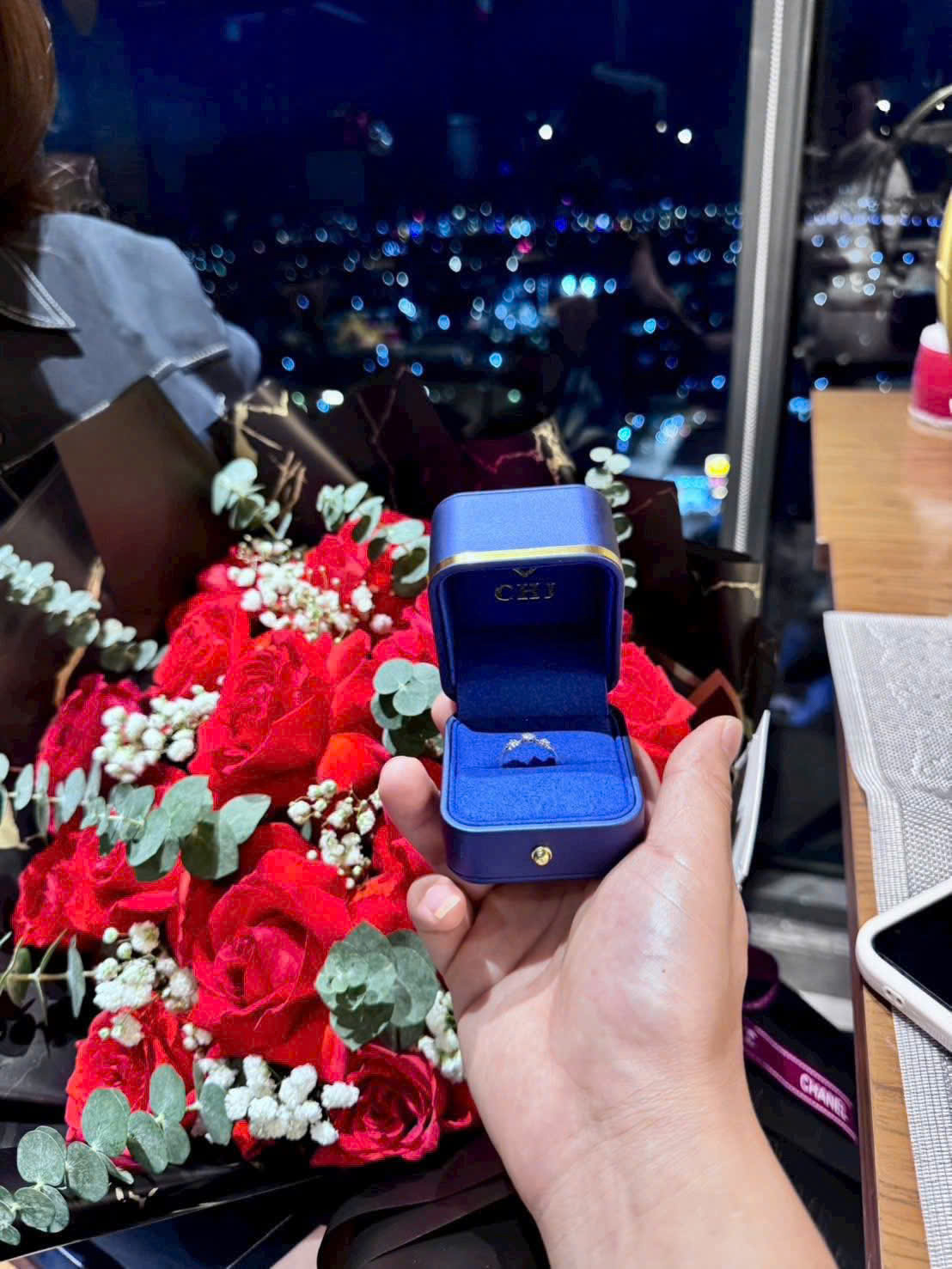 Đặt Cọc Mua Nhẫn Cầu Hôn Kim Cương — Bao Nhiêu Là Hợp Lý Và An Toàn?