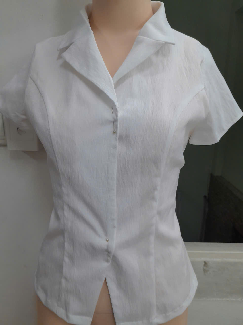 ÁO CỔ VEST BỐ GÂN - TRẮNG