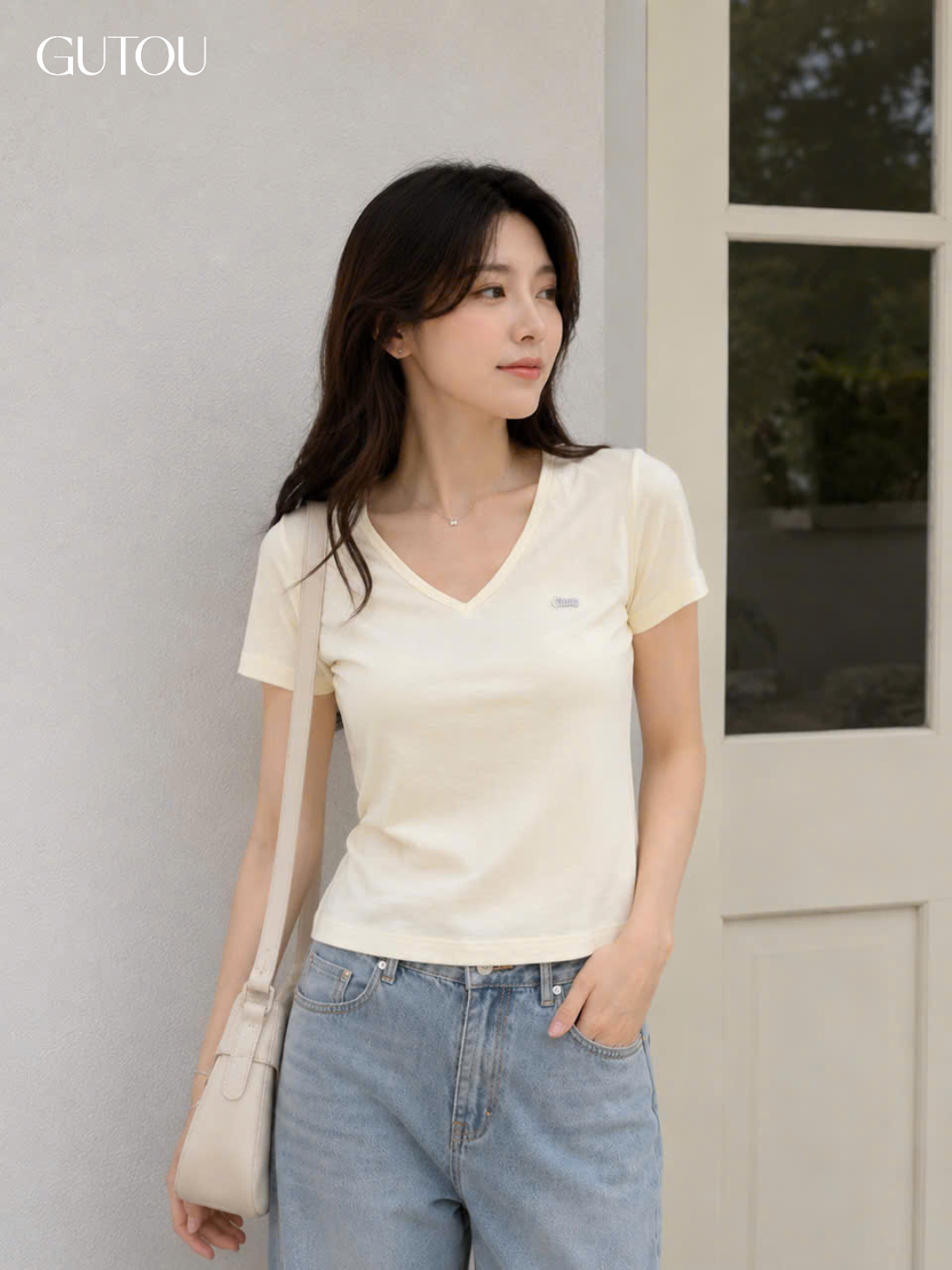 [ GUTOU ] Áo Thun Cổ V Thêu Logo Nổi Form Ôm Basic_thumbnail_8