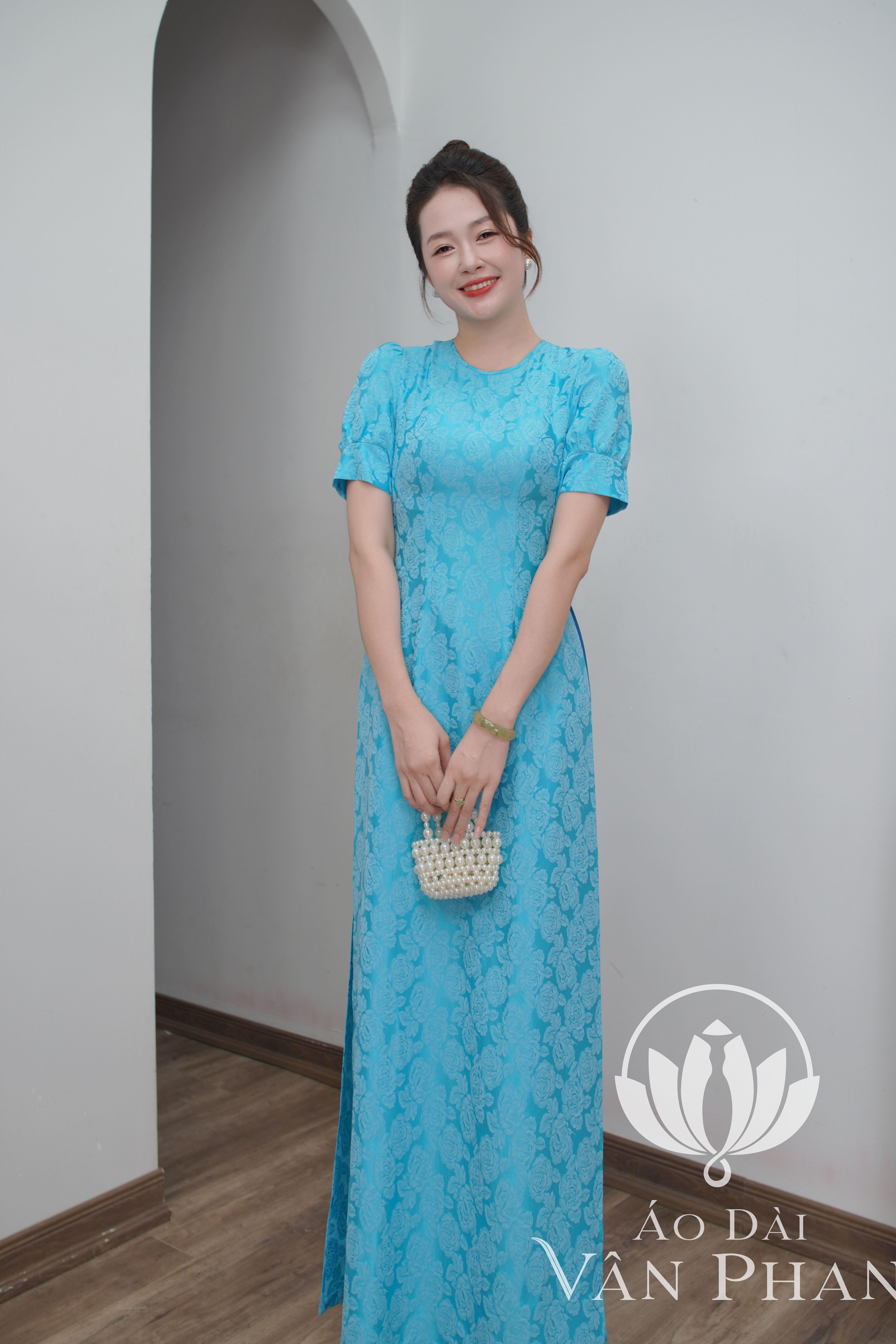 A3337 áo dài cổ khít tay cọc gấm xanh biển_thumbnail_1