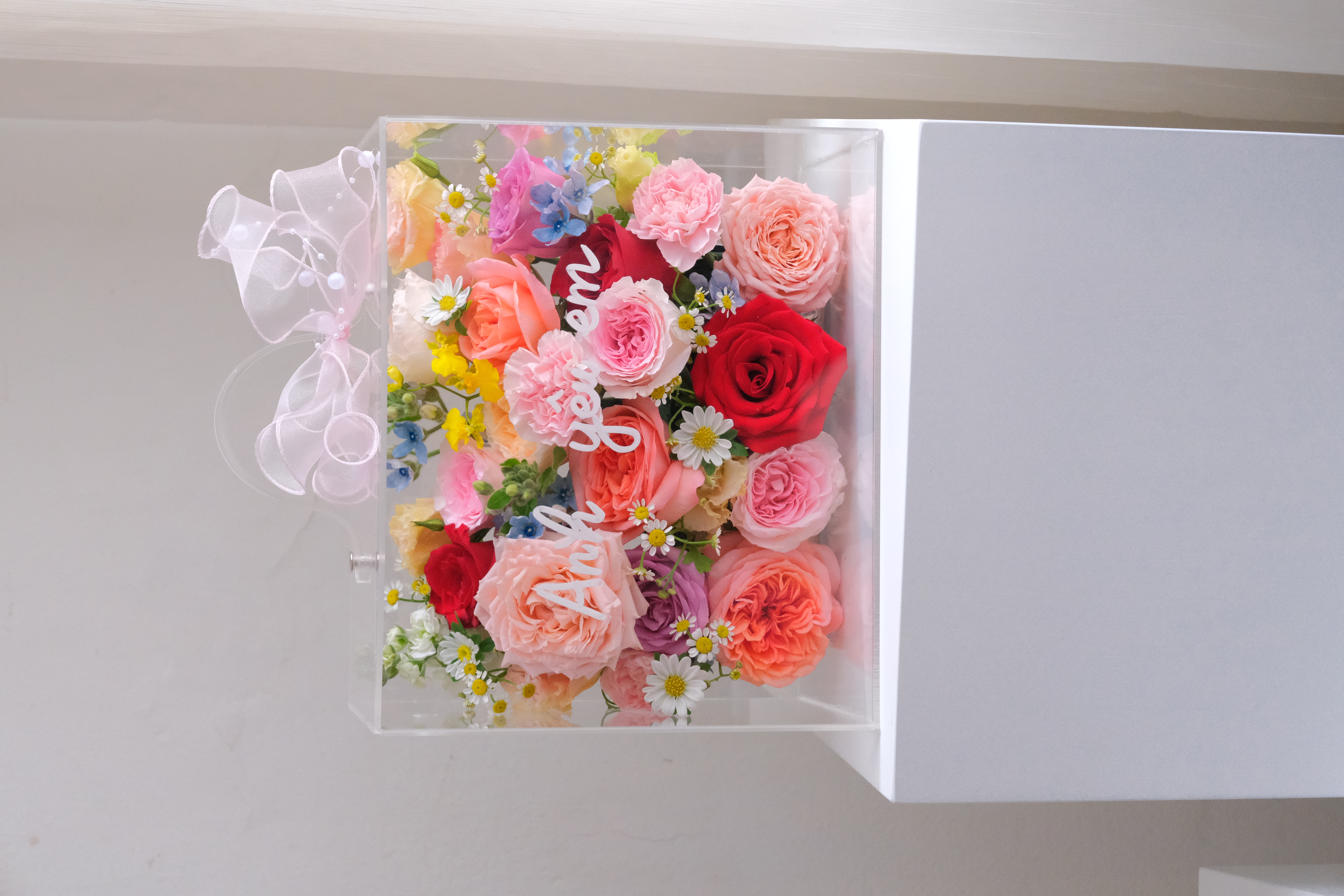 Hộp hoa Mica - Rainbow - Size S - 22x27cm