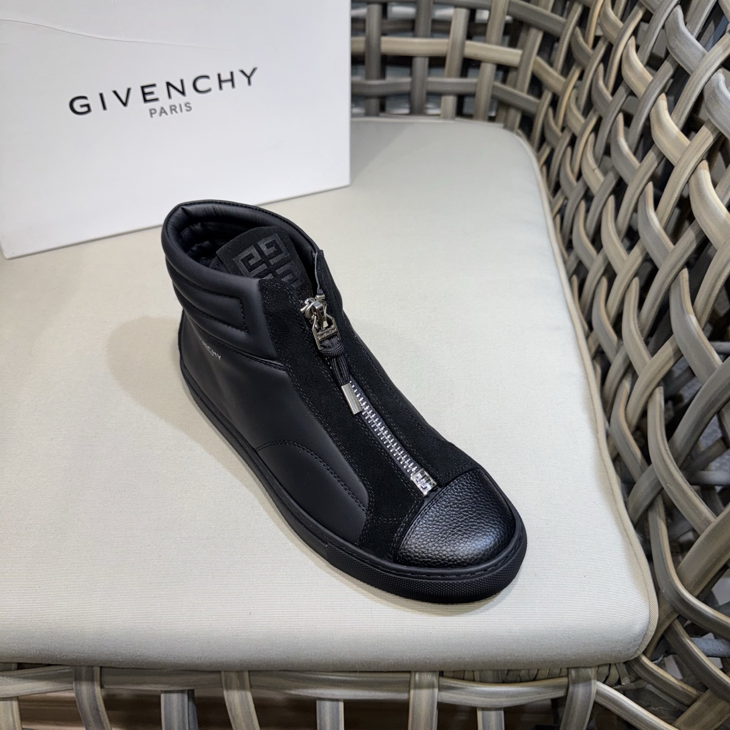 Giày Givenchy_thumbnail_2