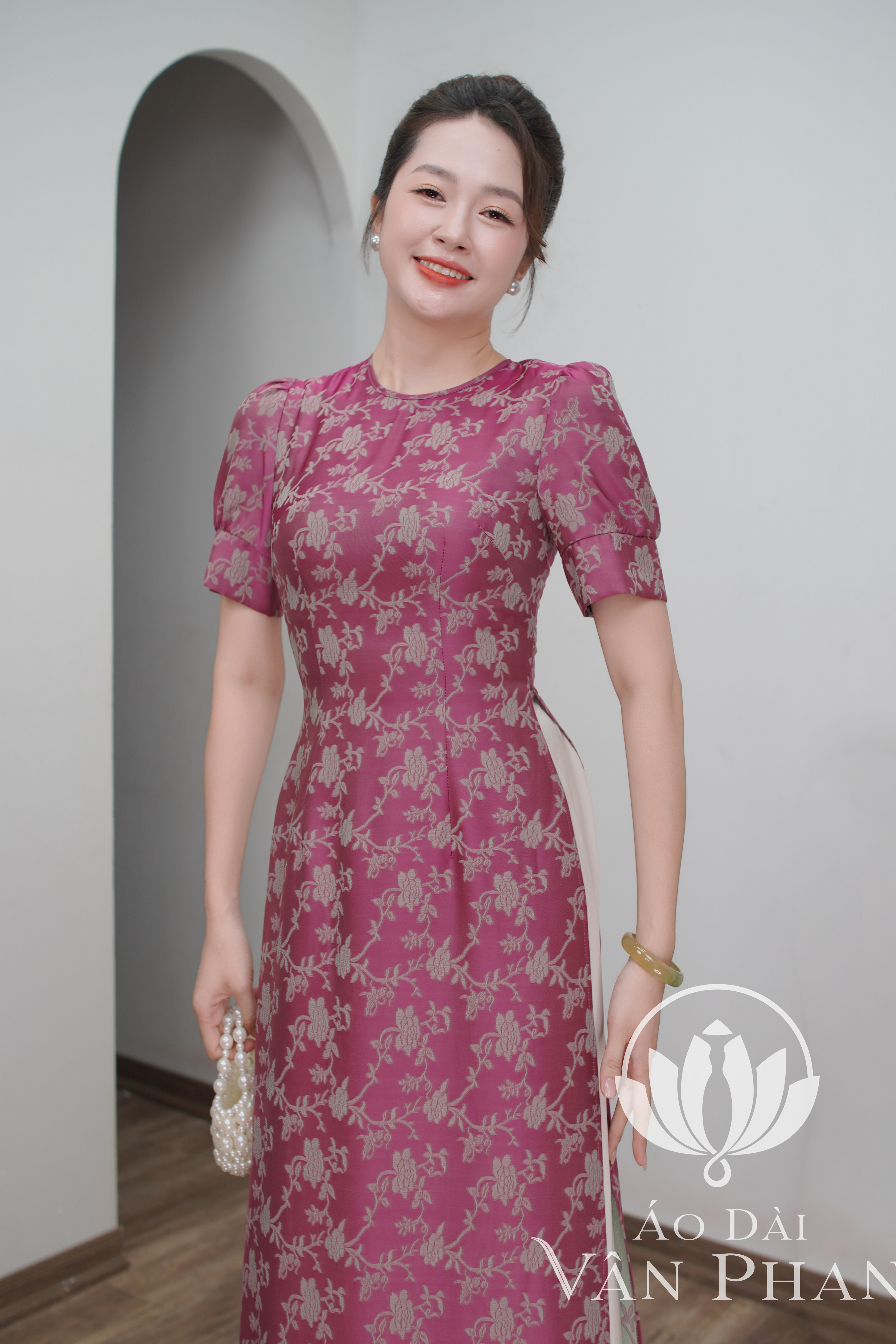 A3340 áo dài cổ khít tay cọc gấm hồng đỗ_thumbnail_2