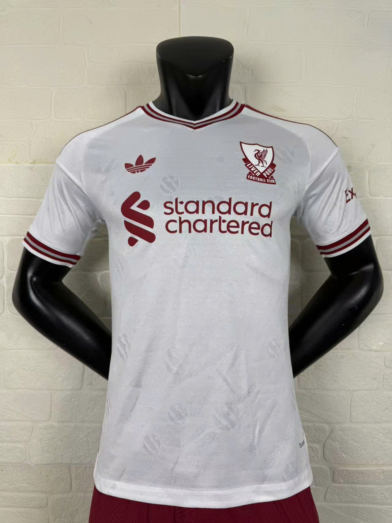 Áo Liverpool sân khách trắng 26/27 SF