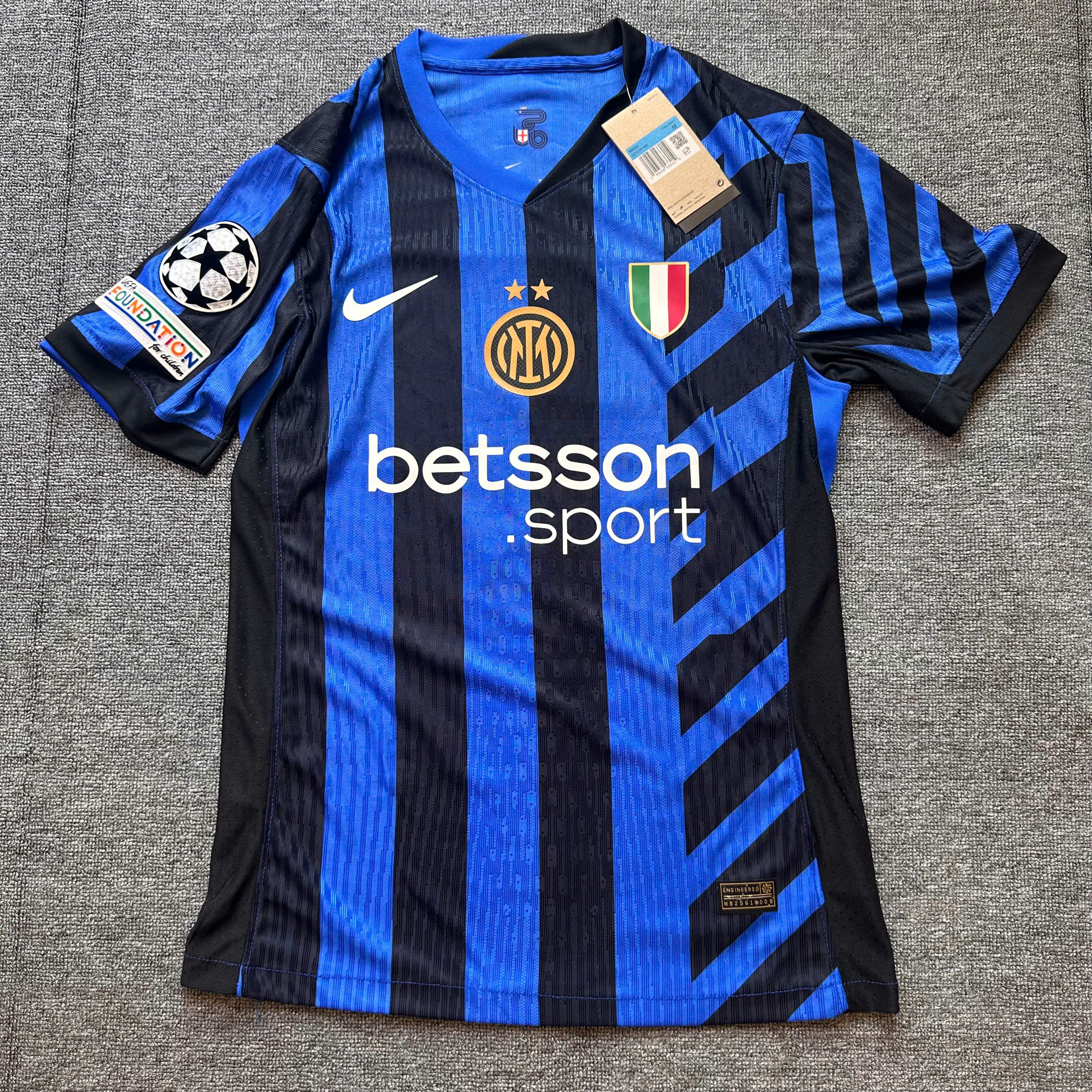 SALE 35 - Size: M