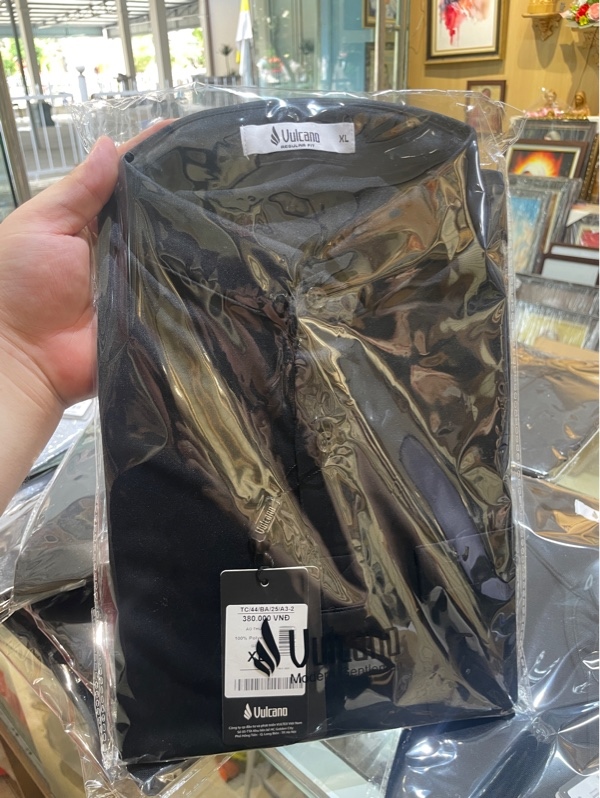 Áo thun đen Polo size XL Vucano
