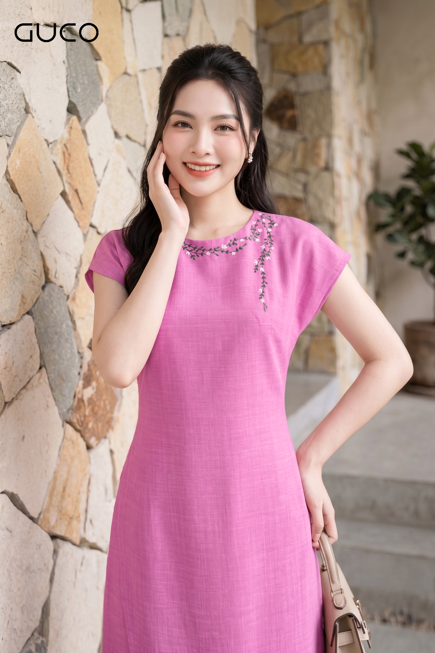 Đầm Suông Hồng Đắp Tà Cổ Thêu_thumbnail_2