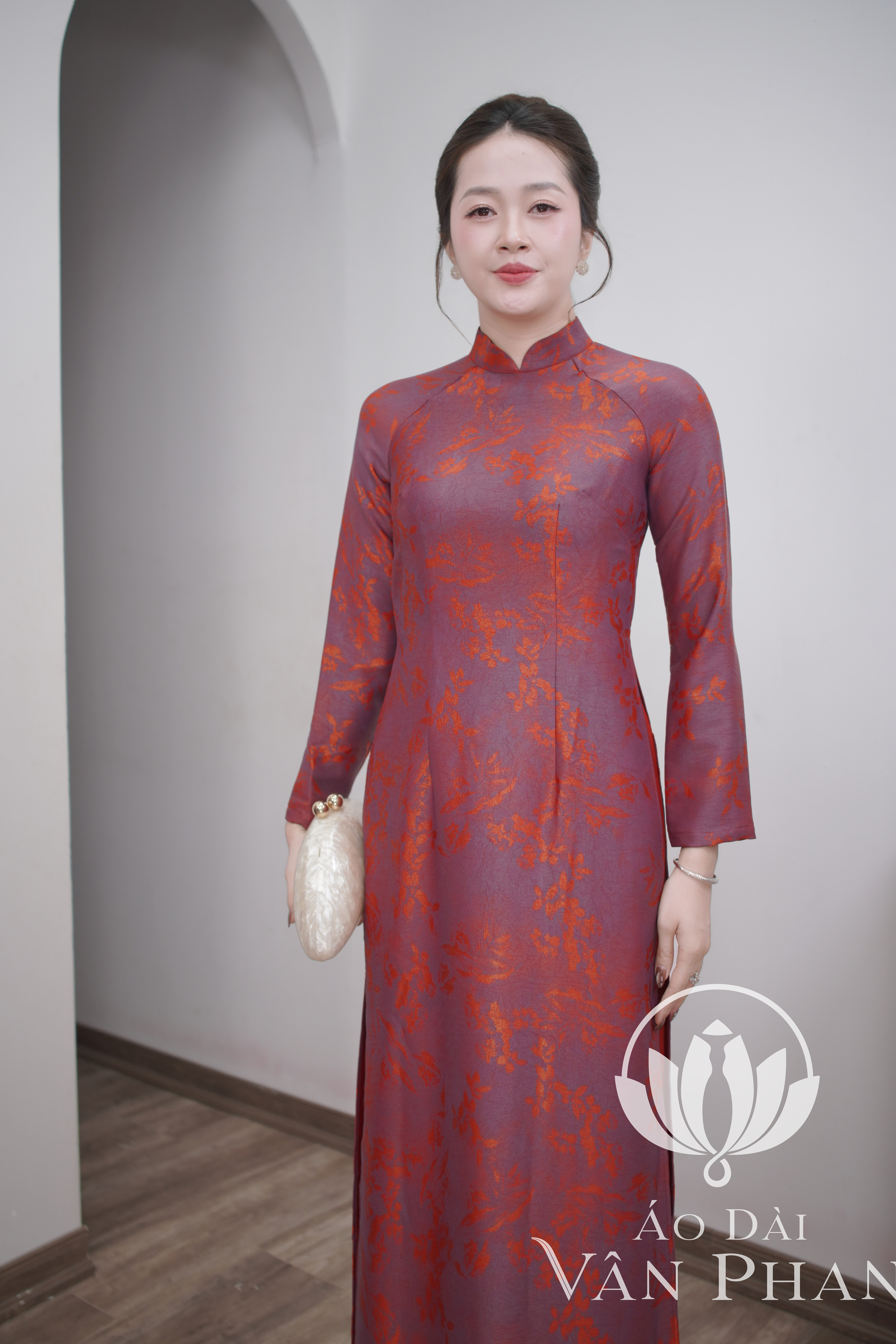 A3249 áo dài cổ 3p tay dài lụa dubai đỏ đô ánh đỏ_thumbnail_1