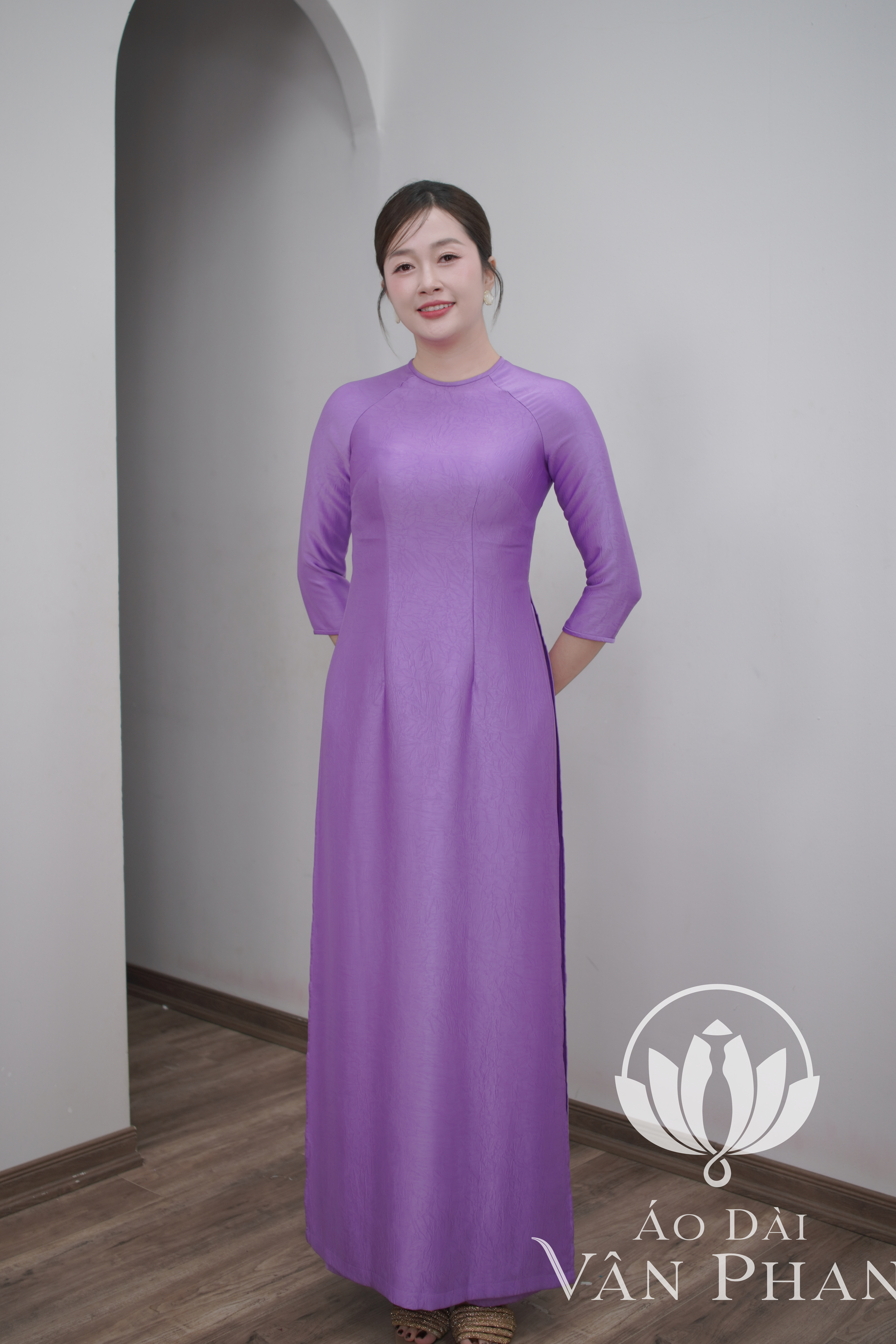 A3225CT áo dài cổ khít tay lỡ lụa dubai màu tím cà