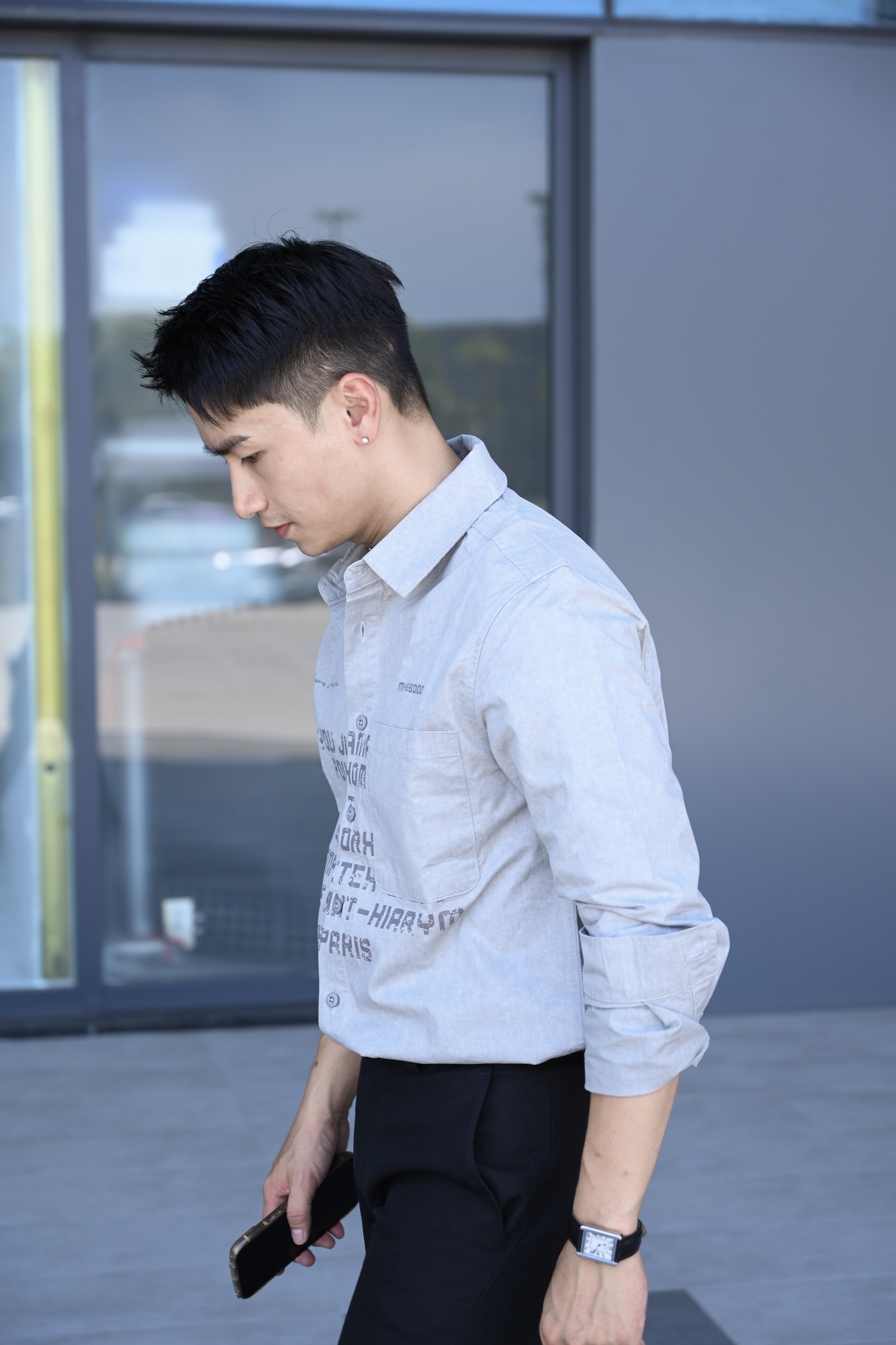 SA21 - Áo sơ mi nam dáng rộng phong cách Nhật Bản, cổ bẻ, tay dài, họa tiết chữ, chất cotton mềm mại_thumbnail_5