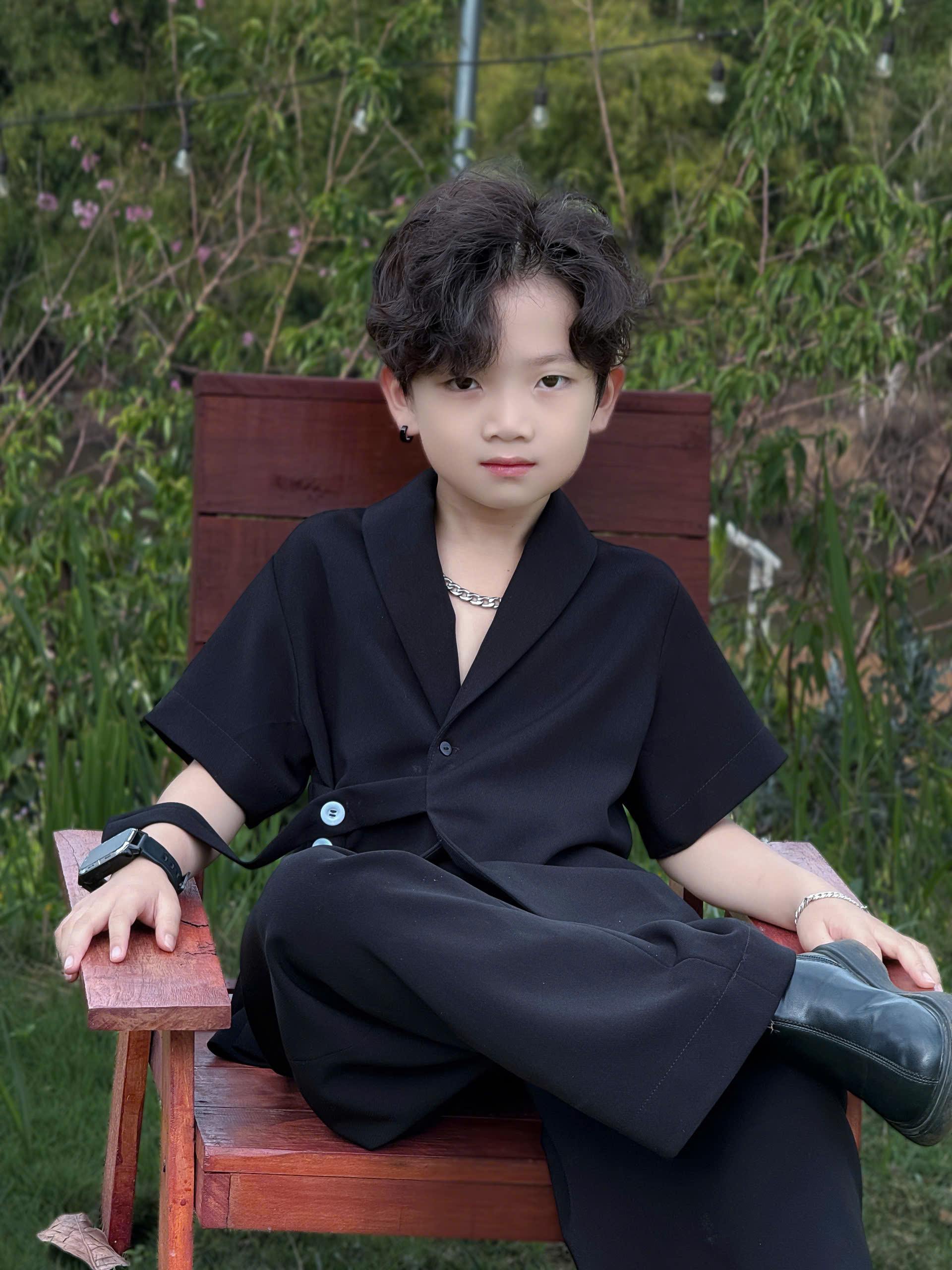 Áo Đen Cổ Sam Dày Dặn,  Quần Suông Đen Đai Bằng Cho Bé Trai._thumbnail_5