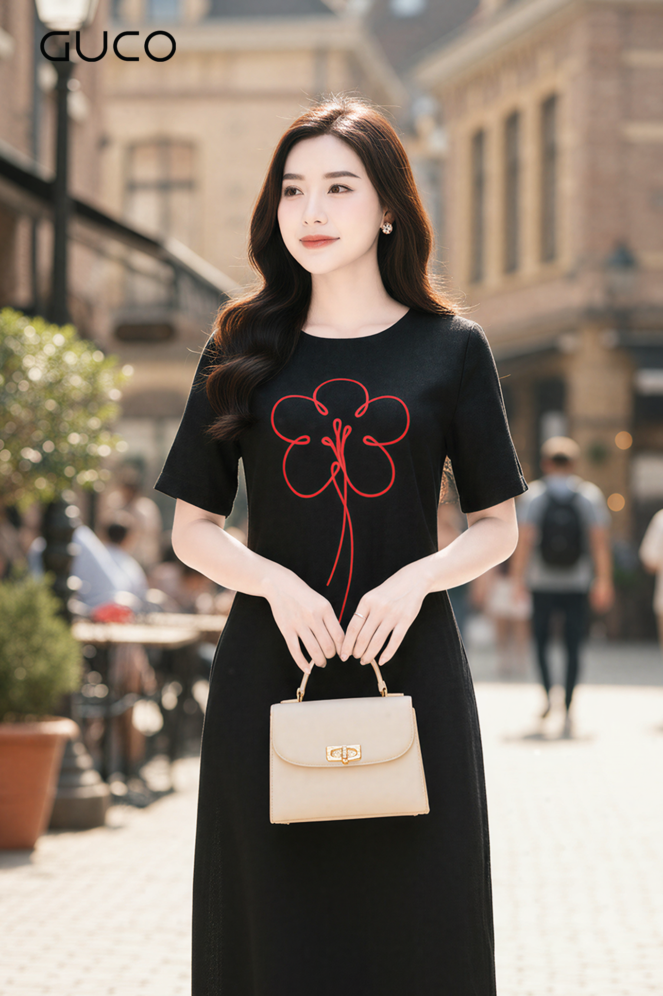 GUCO Đầm Suông Đen Thêu Hoa Đỏ Thanh Lịch_thumbnail_1