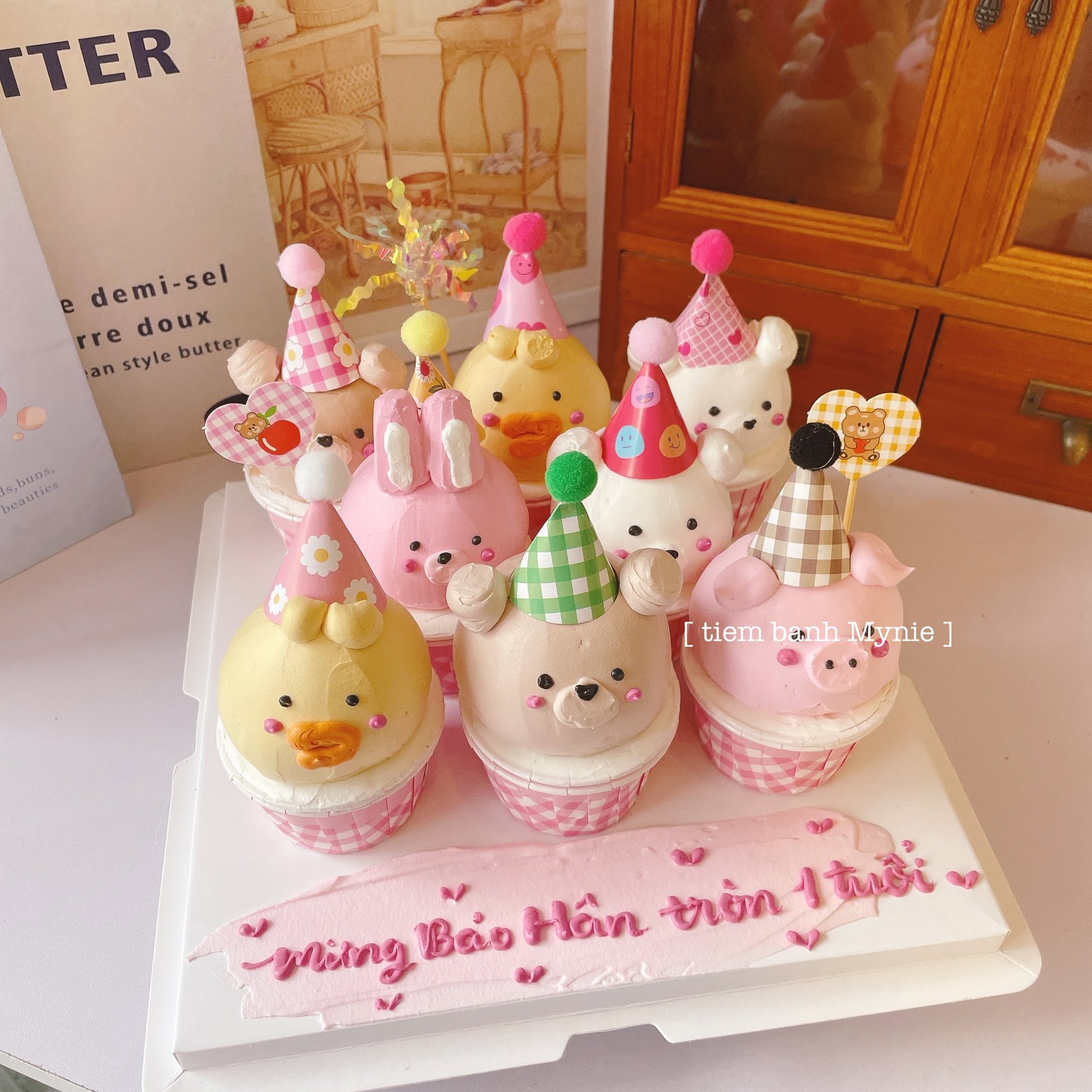 Set bánh cupcake trang trí thú nổi