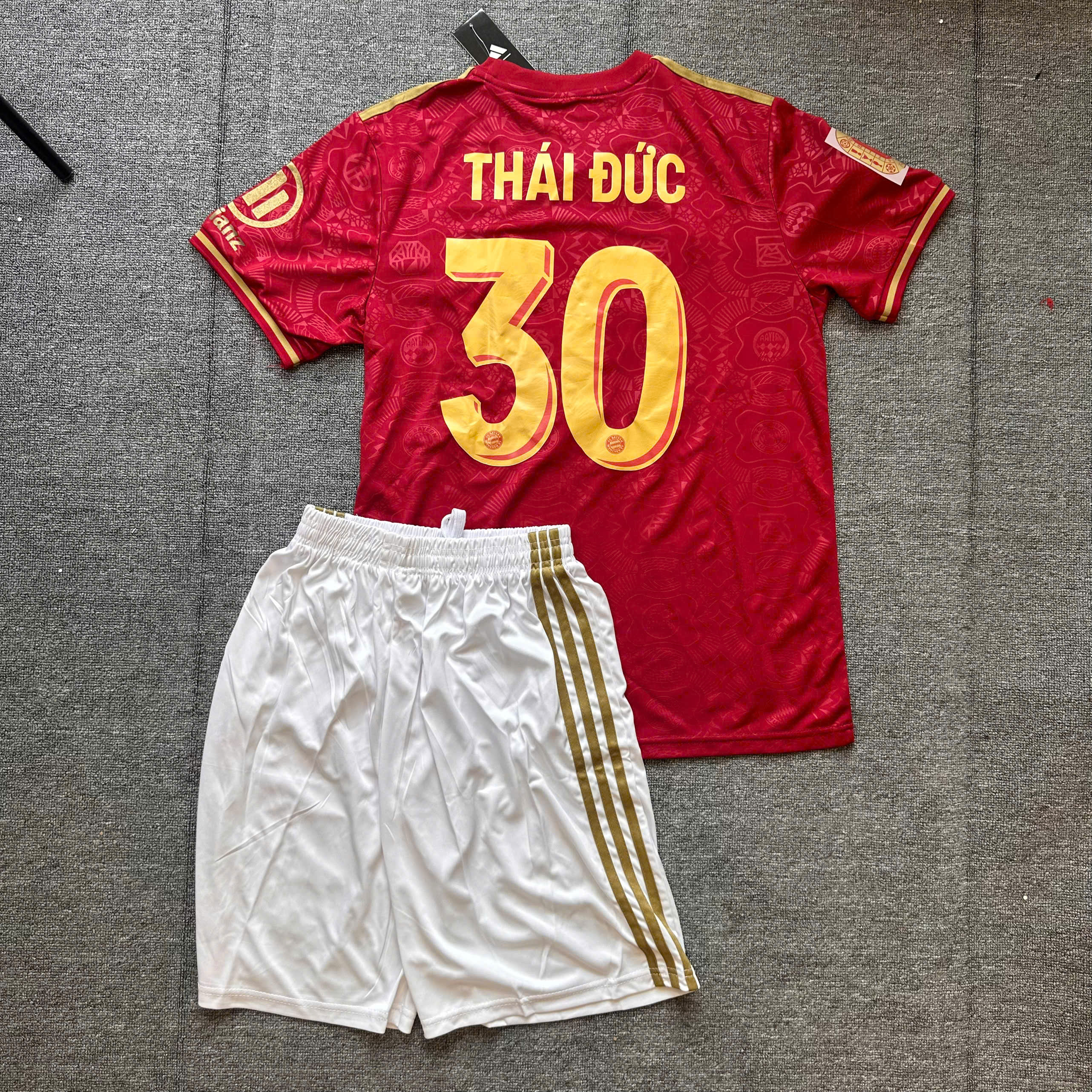 SALE 18 - Size: M