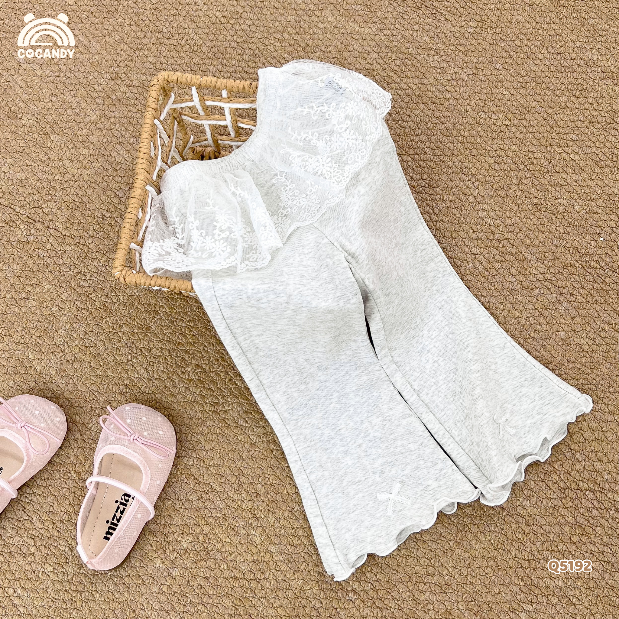 Quần dài legging GHI NHẠT ống loe phối ren trắng