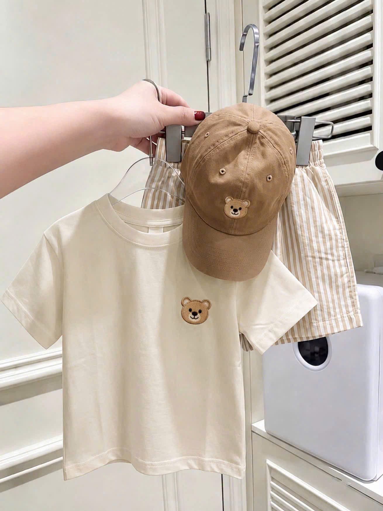 Set bộ kẻ trắng be kèm mũ