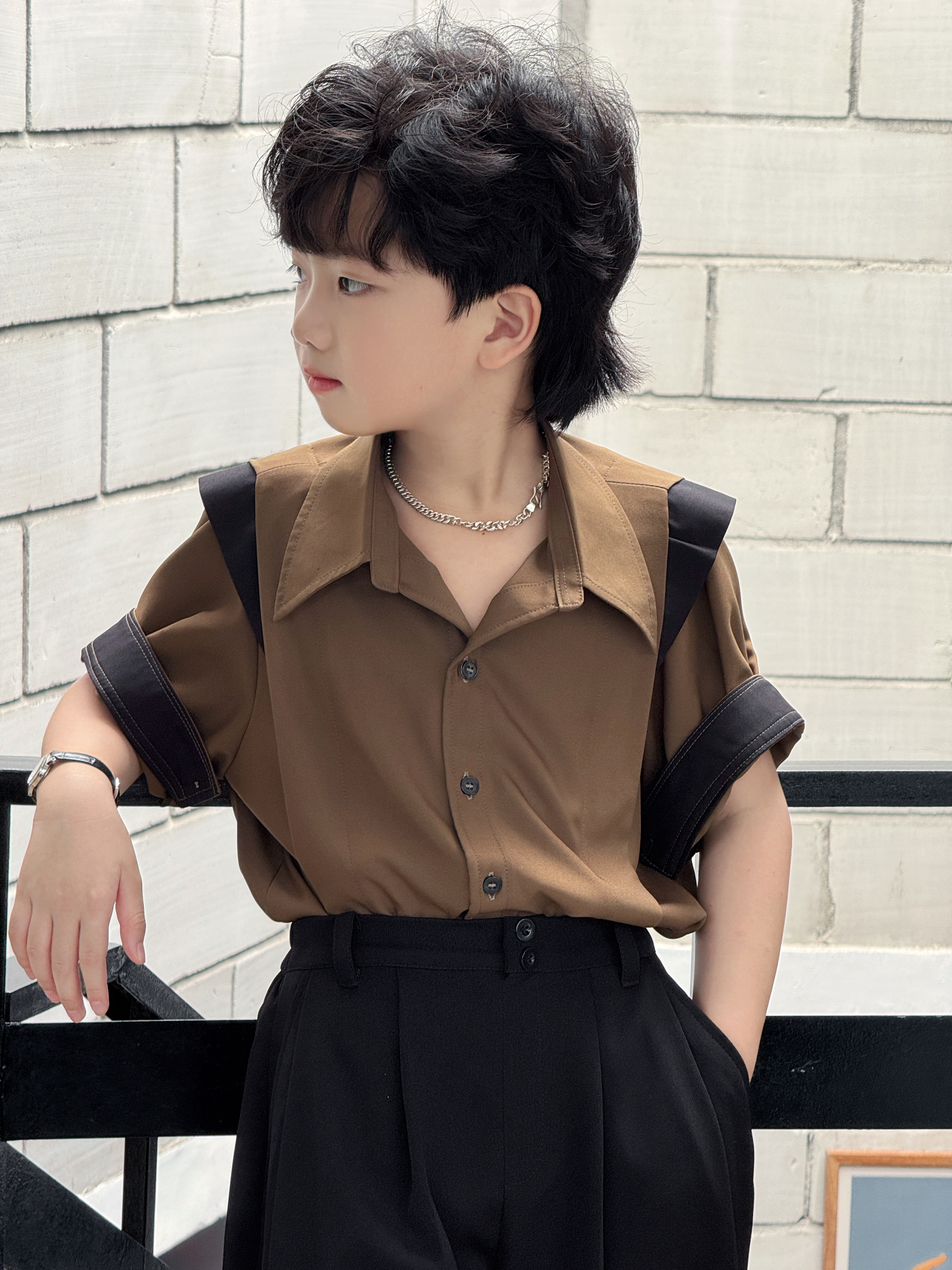 Áo Nâu Tây Đô Vai và Quần Suông Đen Cho Bé Trai._thumbnail_2