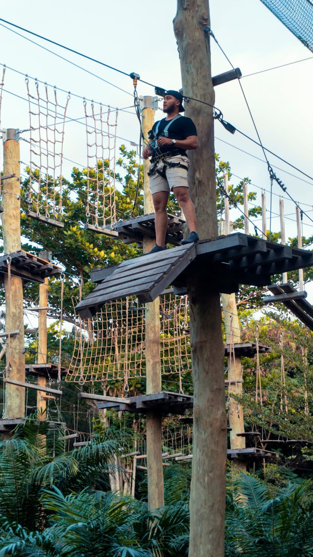 Circuito de cuerdas y tirolesa en el parque Xplor
