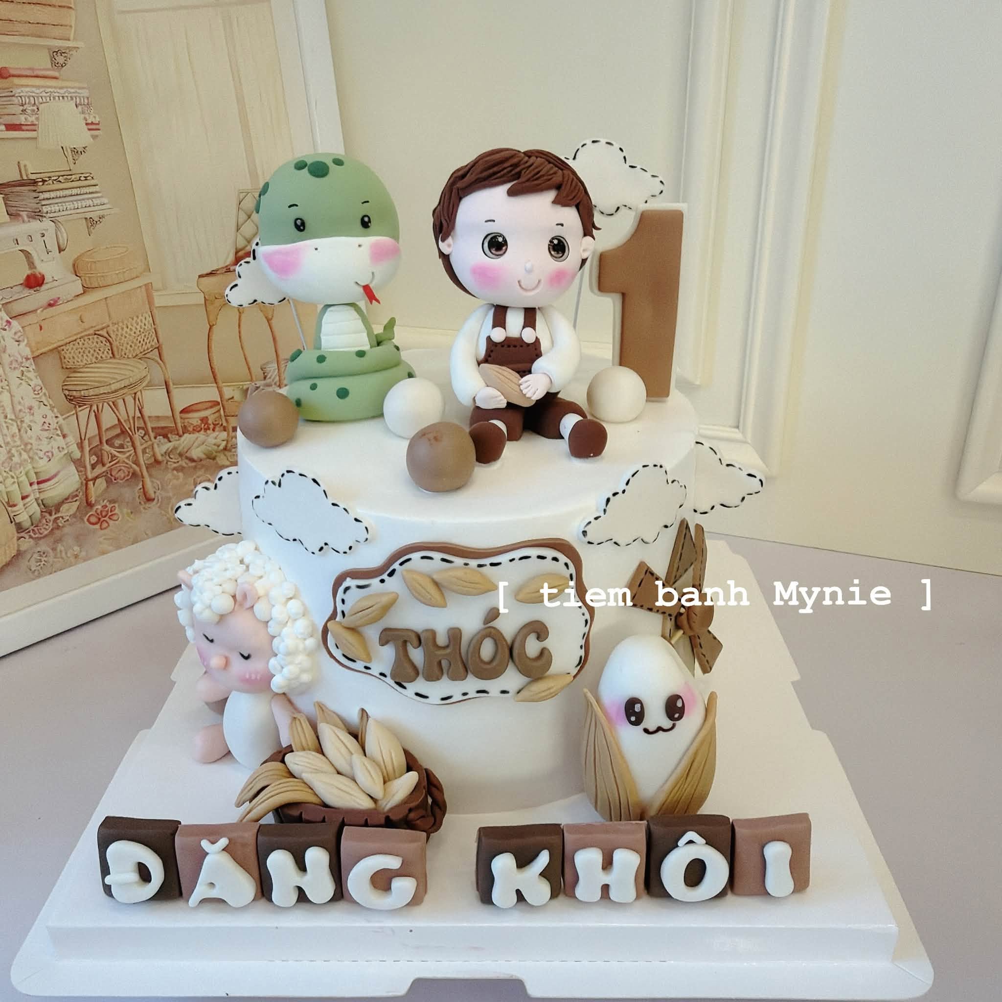Bánh thôi nôi, bánh cho bé trai tone nâu