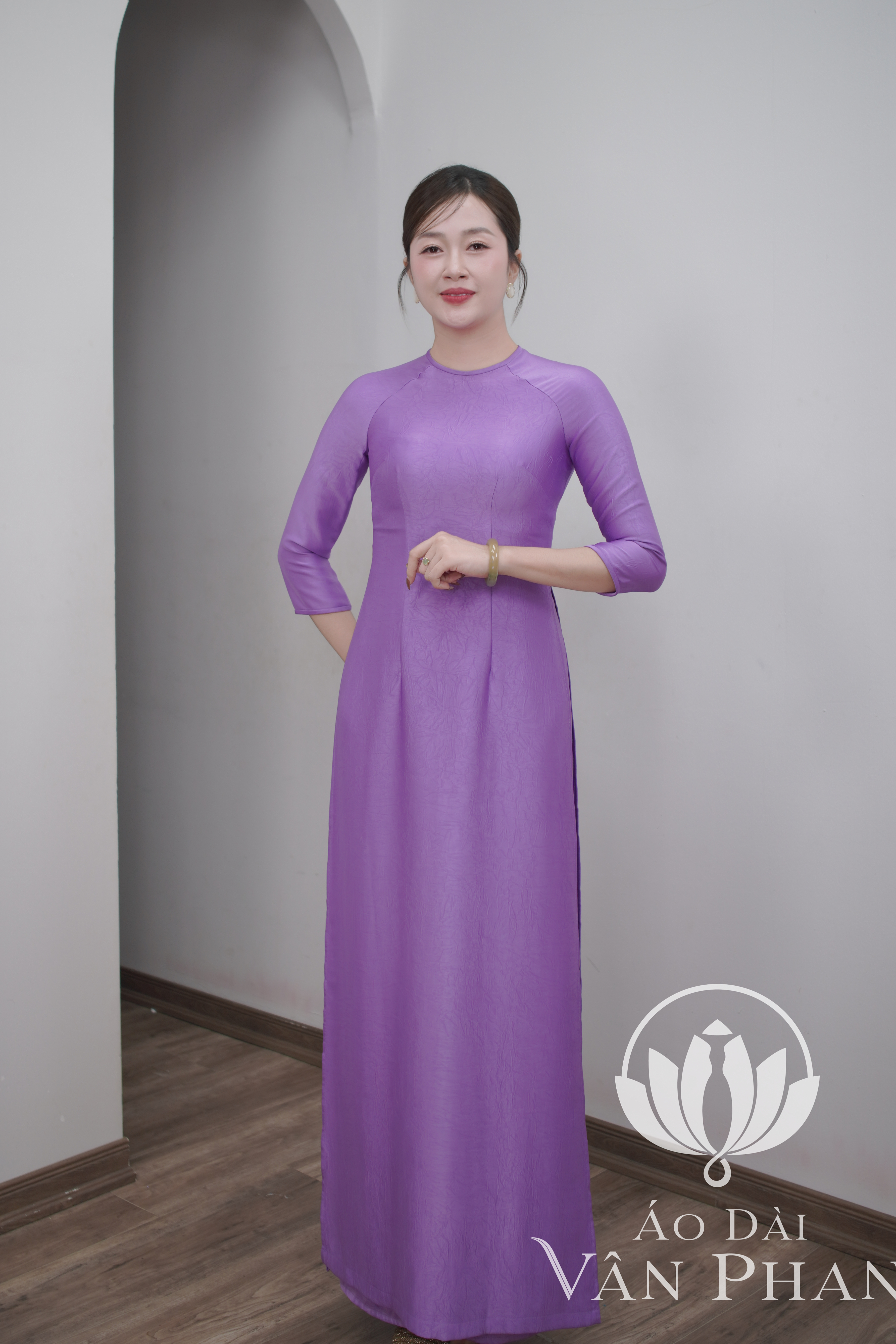 A3225CT áo dài cổ khít tay lỡ lụa dubai màu tím cà_thumbnail_2