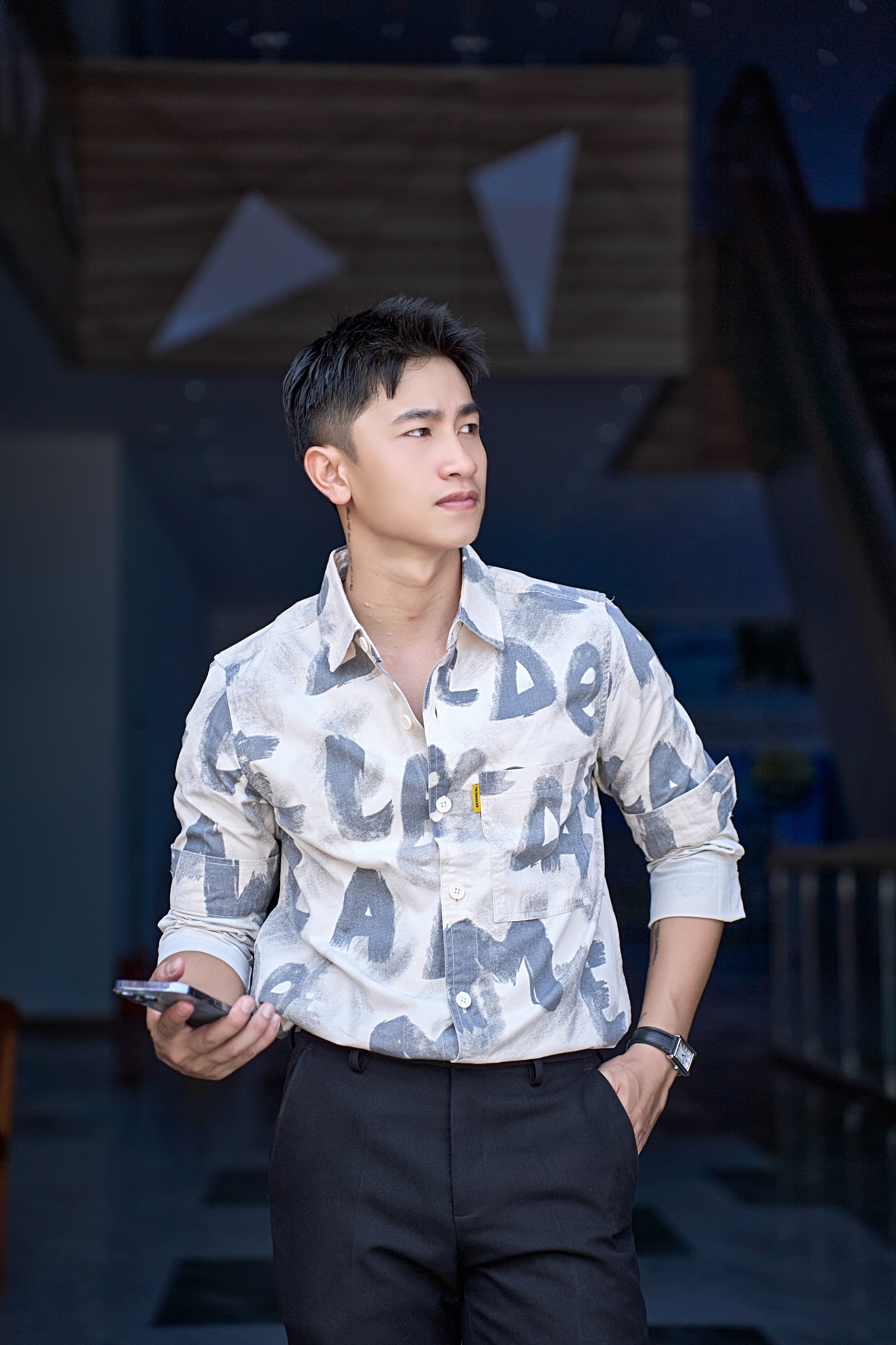 SA110 - Áo sơ mi nam dài tay in chữ nghệ thuật phong cách Nhật, chất cotton mềm mại, form rộng rãi thời thượng