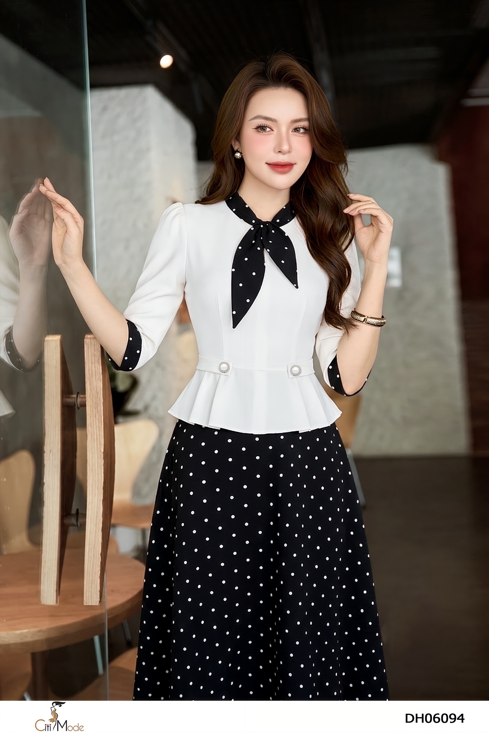 Đầm xòe chấm bi phối trắng cổ nơ cách điệu tay lỡ_thumbnail_2