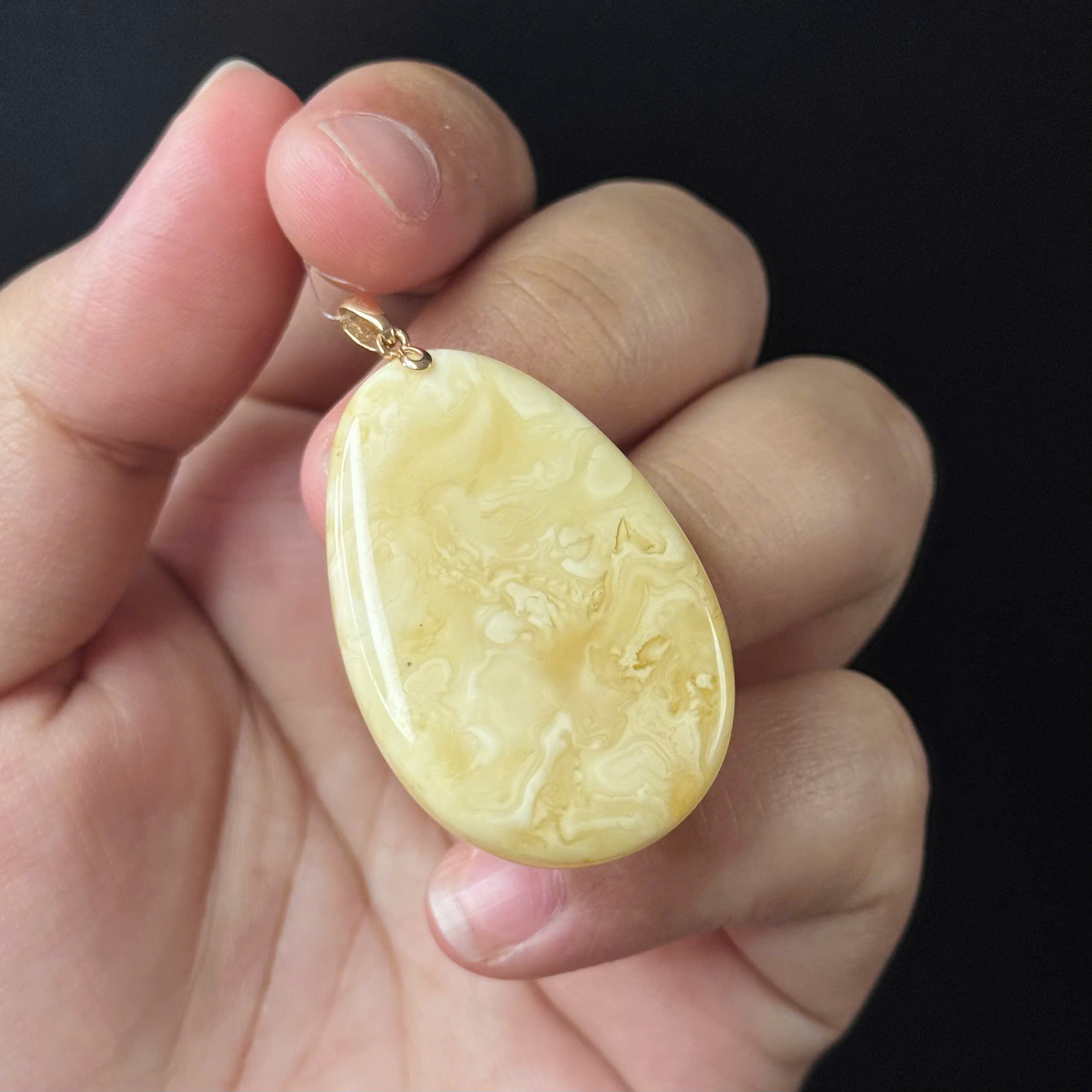 Mặt Dây Chuyền Hổ Phách Hoàng Gia Vân Bạch Oval Chốt Vàng 585 - Mã 3422