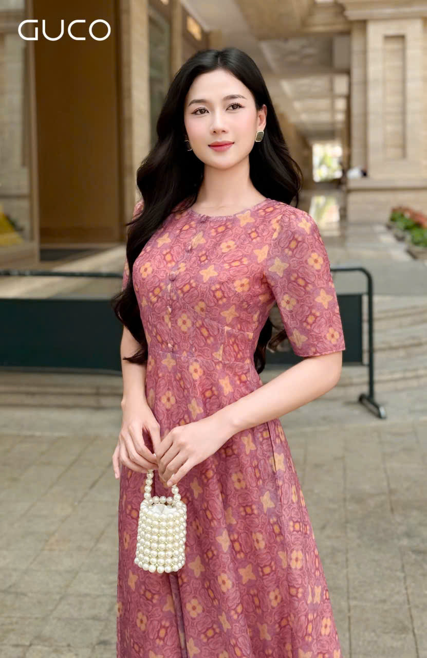 ĐẦM XÒE HOA VÀNG CỔ TRÒN - HỒNG