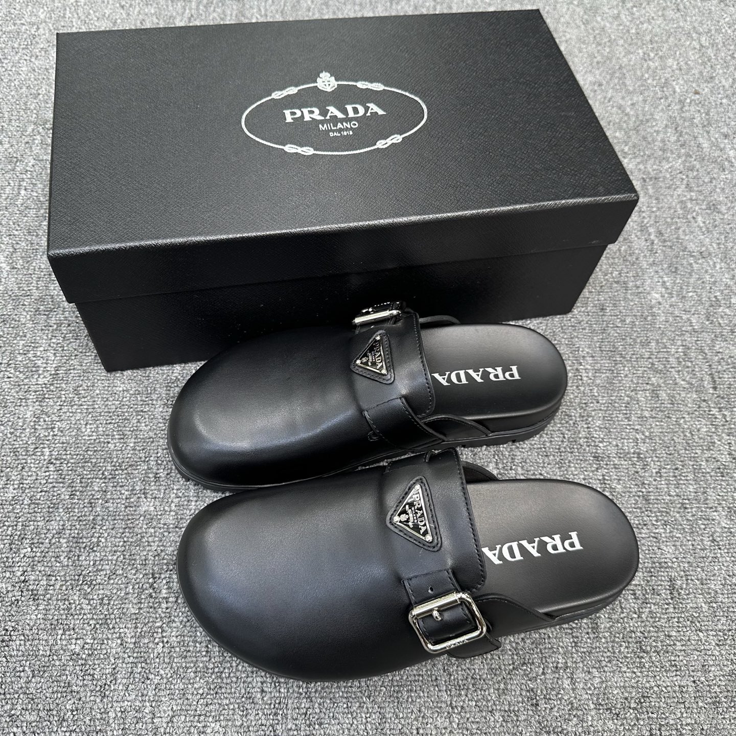 Sục PRADA