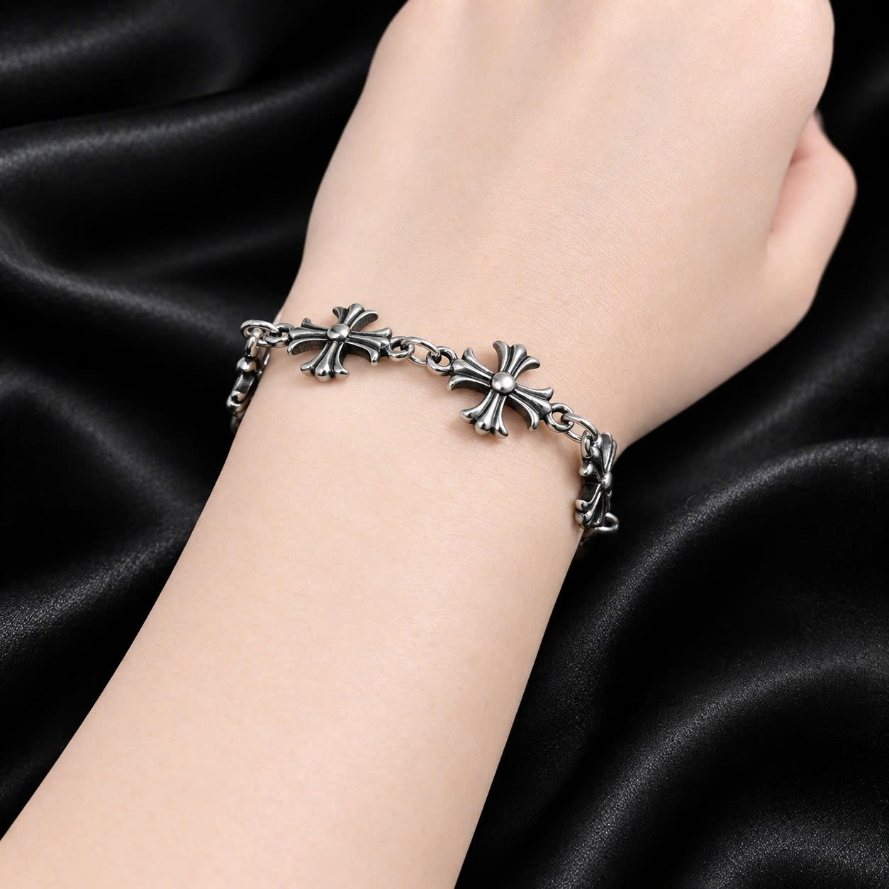 Vòng tay kiểu chrome heart chữ thập cổ_thumbnail_3