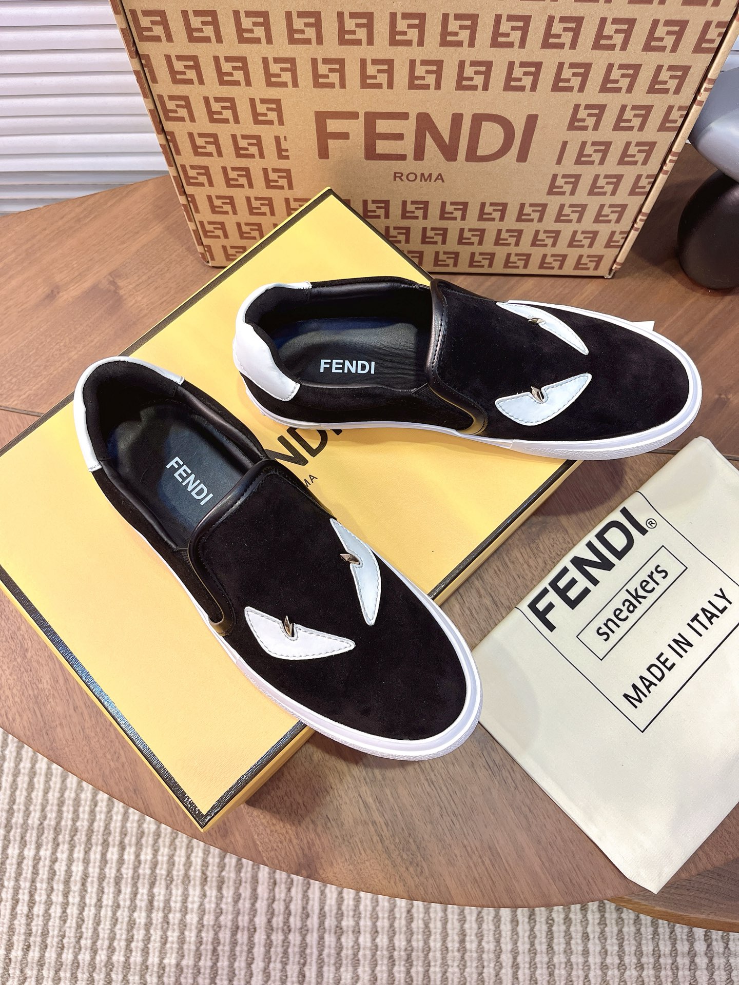 Giày Slipon Fendi