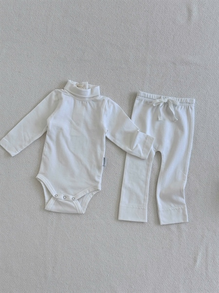 Set Turtle Neck Bodysuit x Legging 24