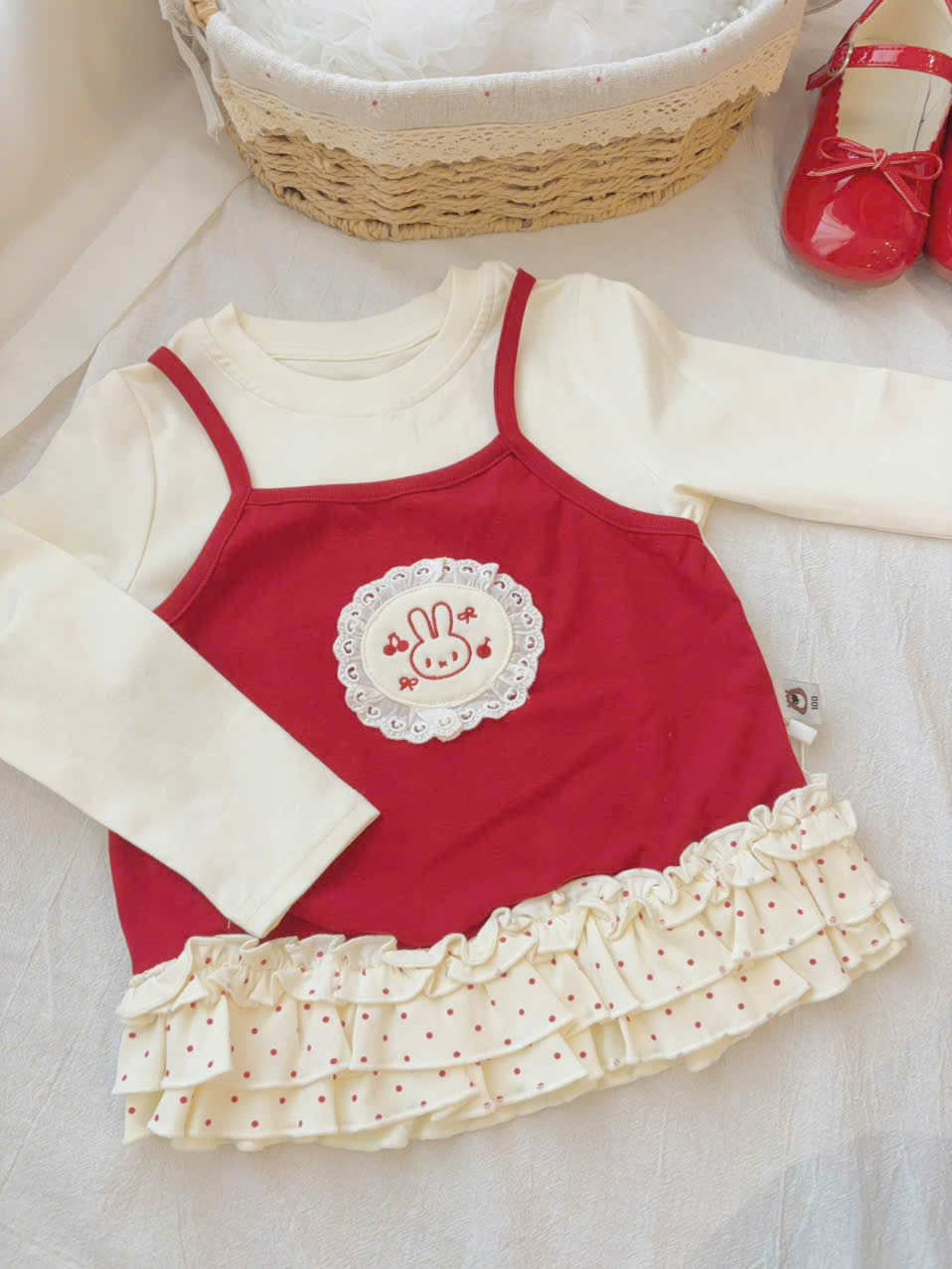 UC42 - Áo thun gấu bèo tâng phối yếm đỏ UCEE 5898_thumbnail_0